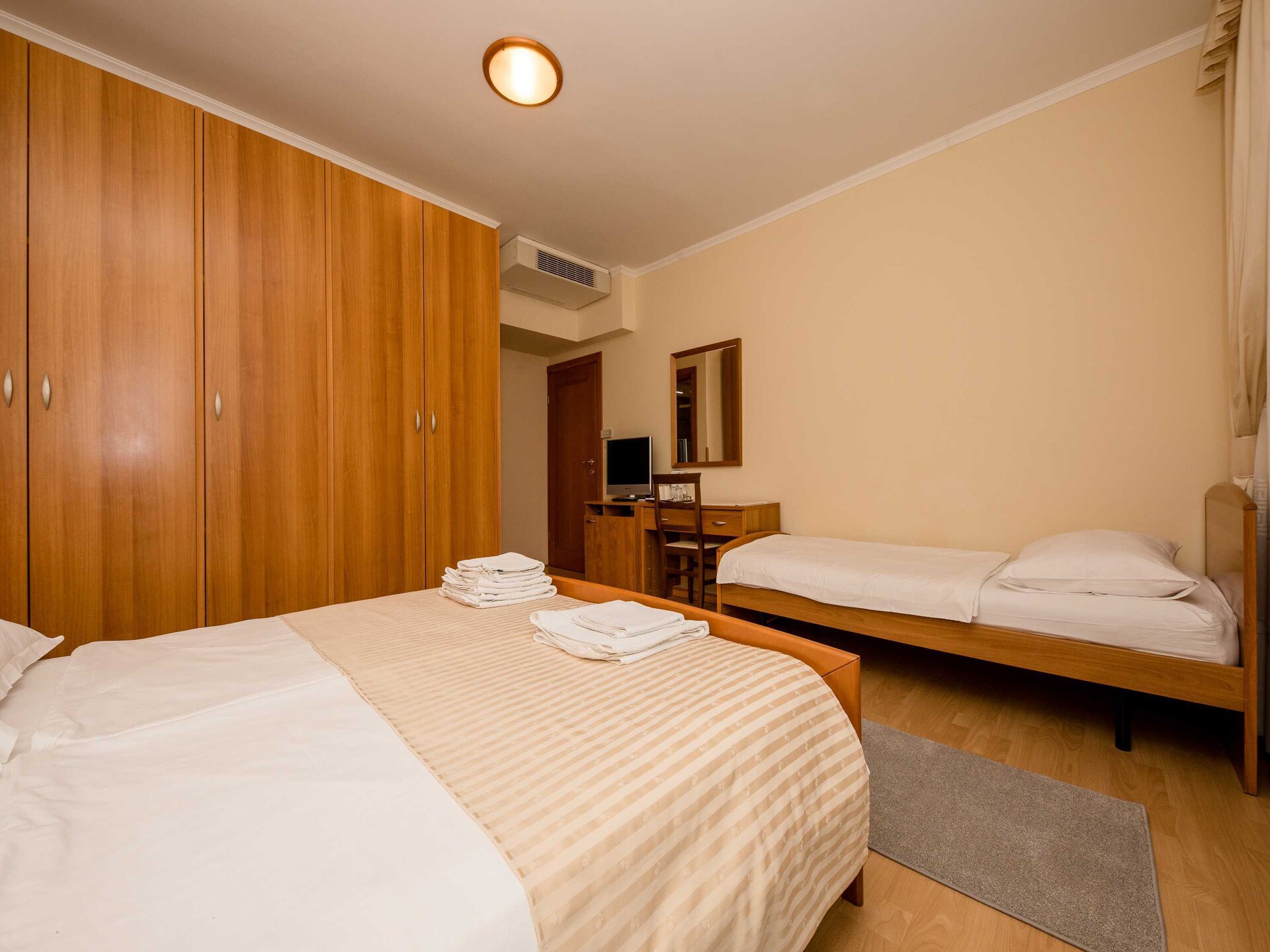 Comfortabele 3-persoons kamer met balkon en zeezicht in Supetarska Draga - foto 27