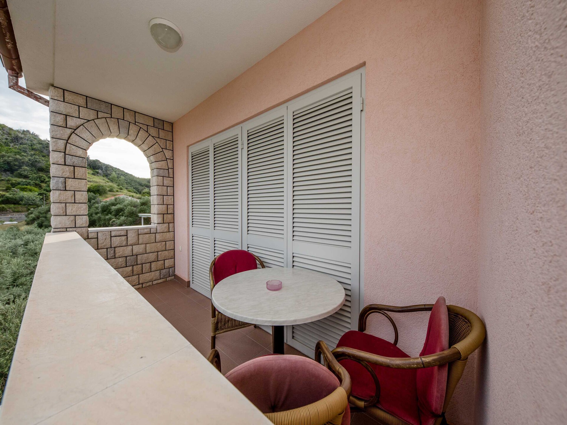 Comfortabele 3-persoons kamer met balkon en zeezicht in Supetarska Draga - foto 16
