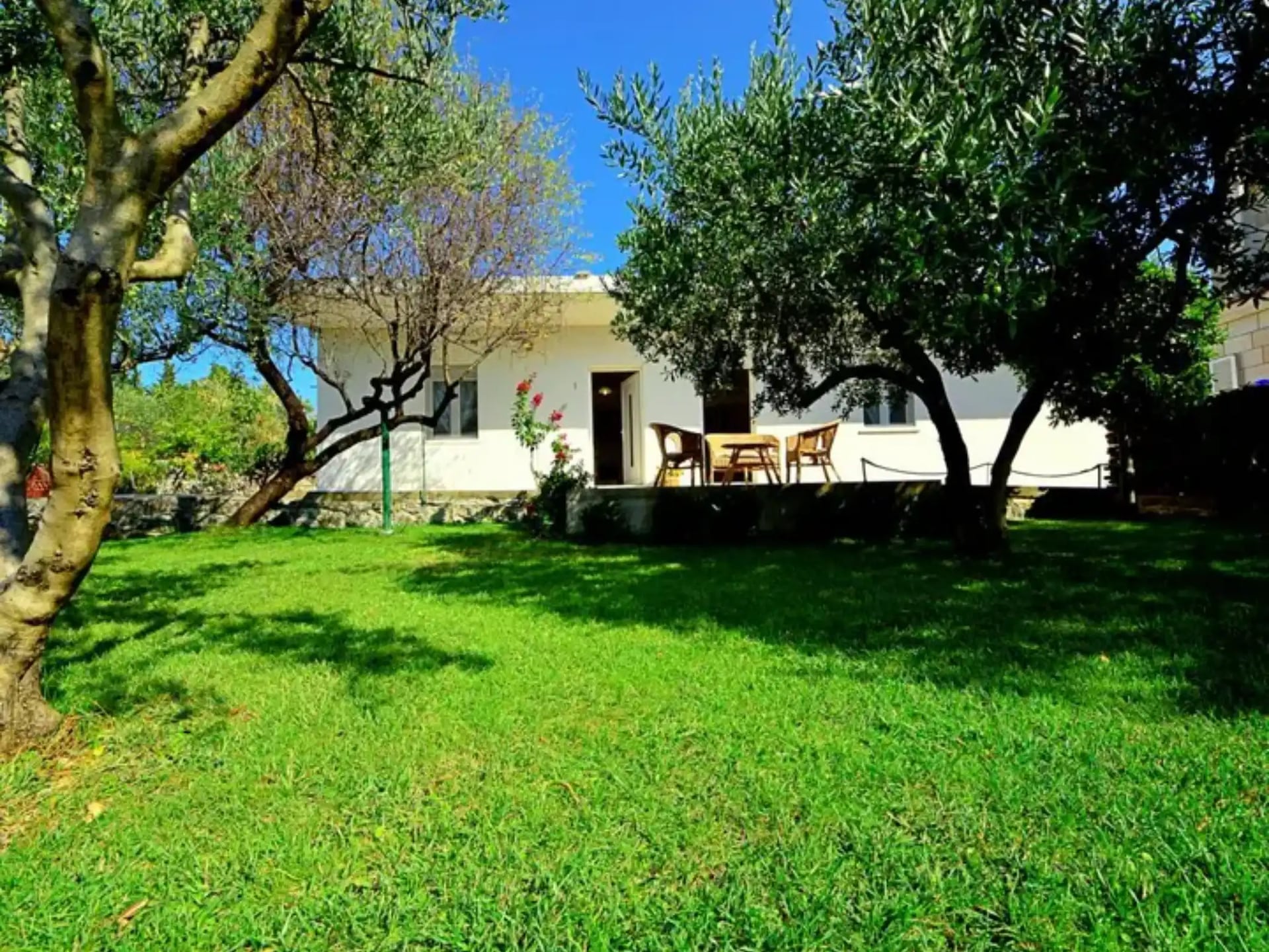 Op 300 m van het strand: Vakantiehuis Coastal Breeze House in Sumartin - foto 14