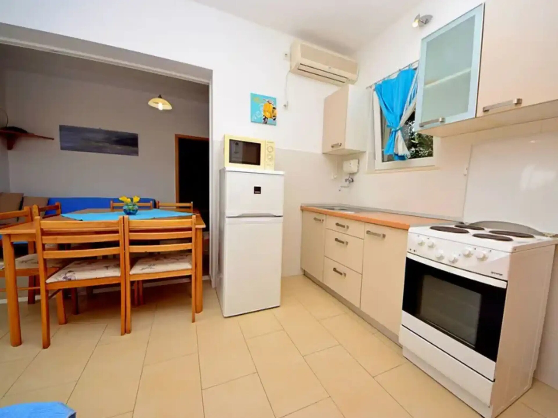 Op 300 m van het strand: Vakantiehuis Coastal Breeze House in Sumartin - foto 4
