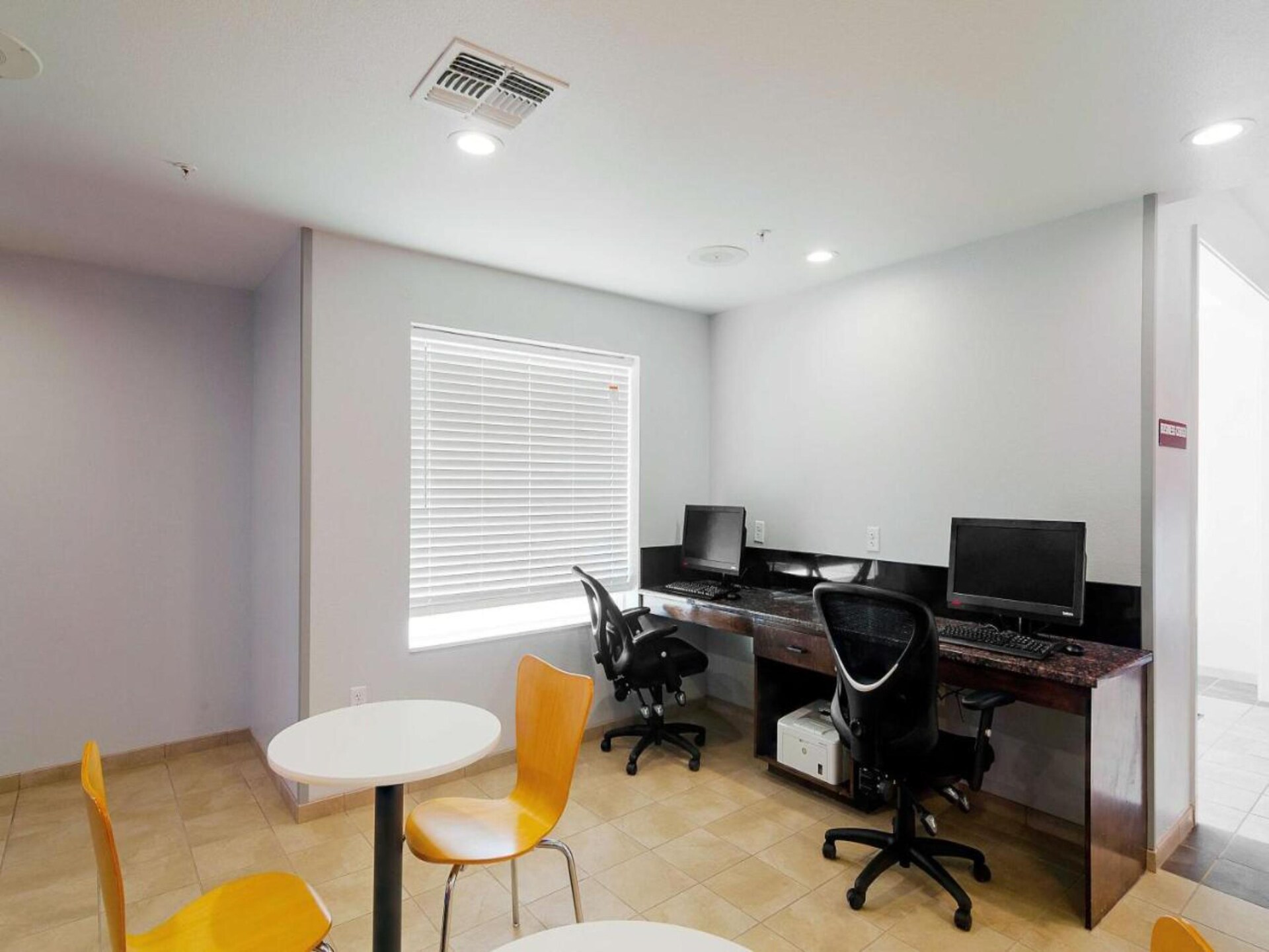 Comfortabel appartement met 2 queensize bedden in Midland, TX - foto 30
