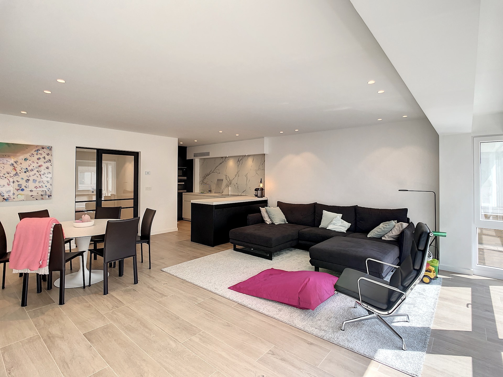 Licht appartement op 1e verdieping met balkon, vlakbij zee en strand - foto 1