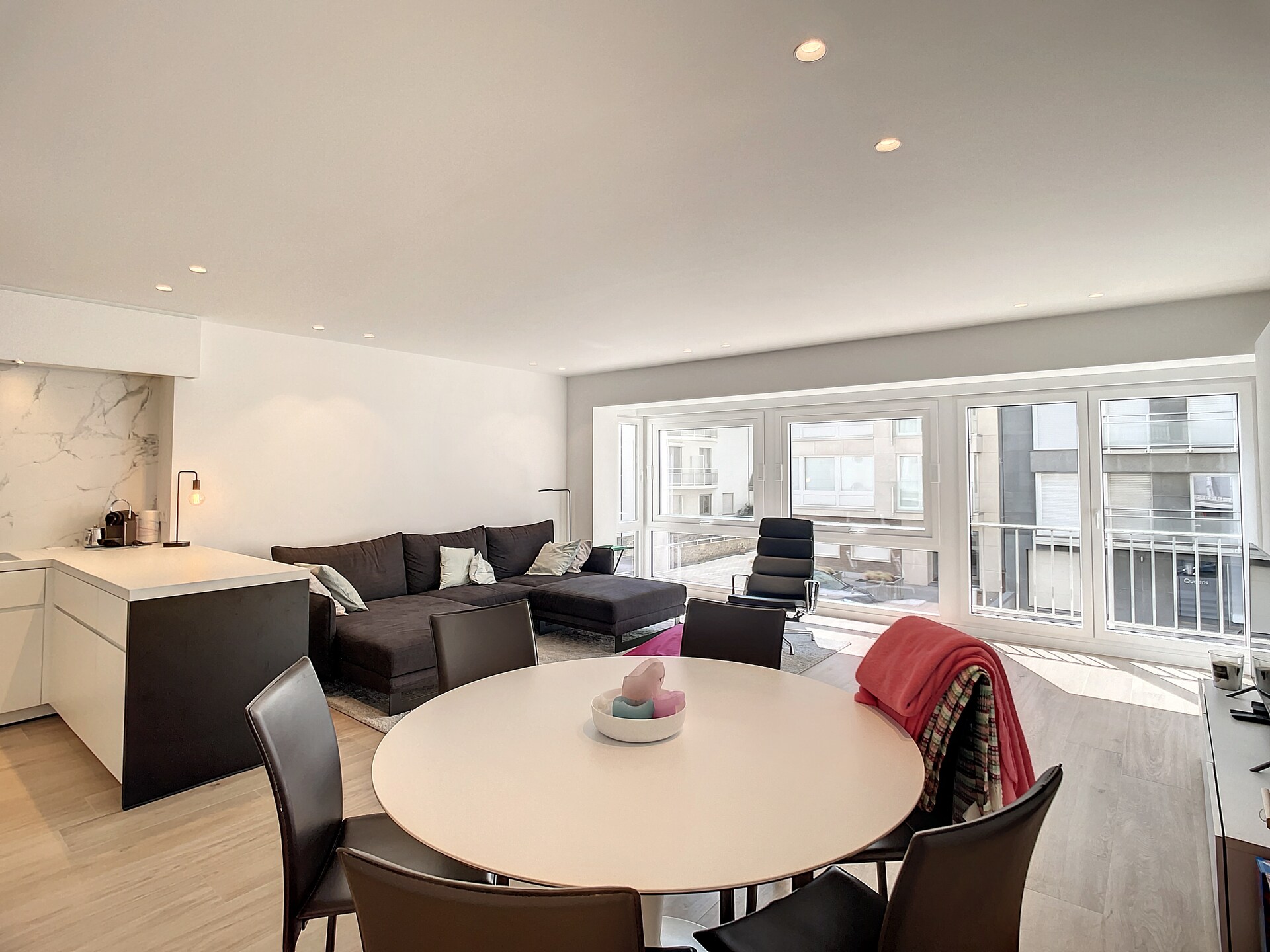 Licht appartement op 1e verdieping met balkon, vlakbij zee en strand - foto 3