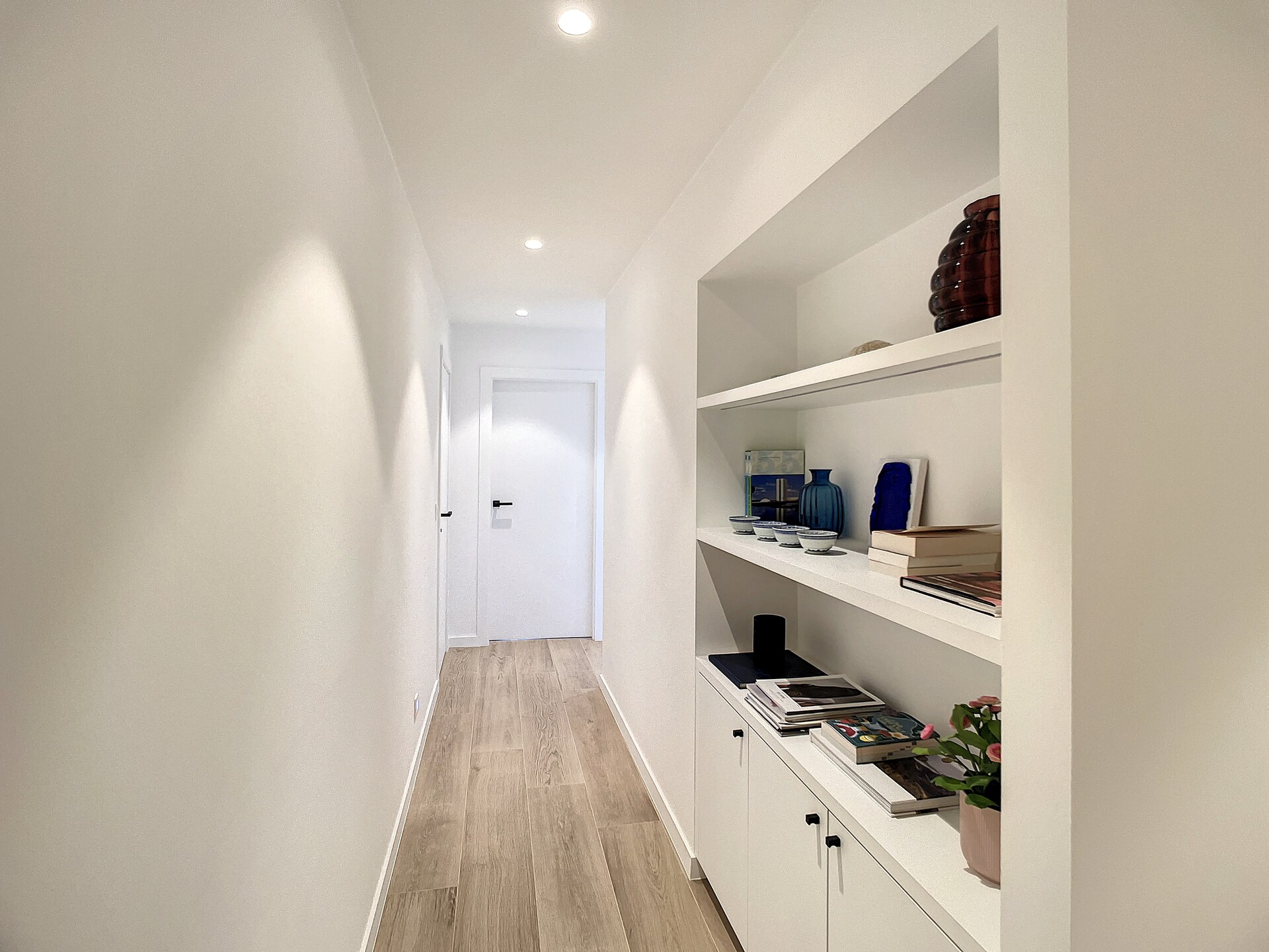 Licht appartement op 1e verdieping met balkon, vlakbij zee en strand - foto 7