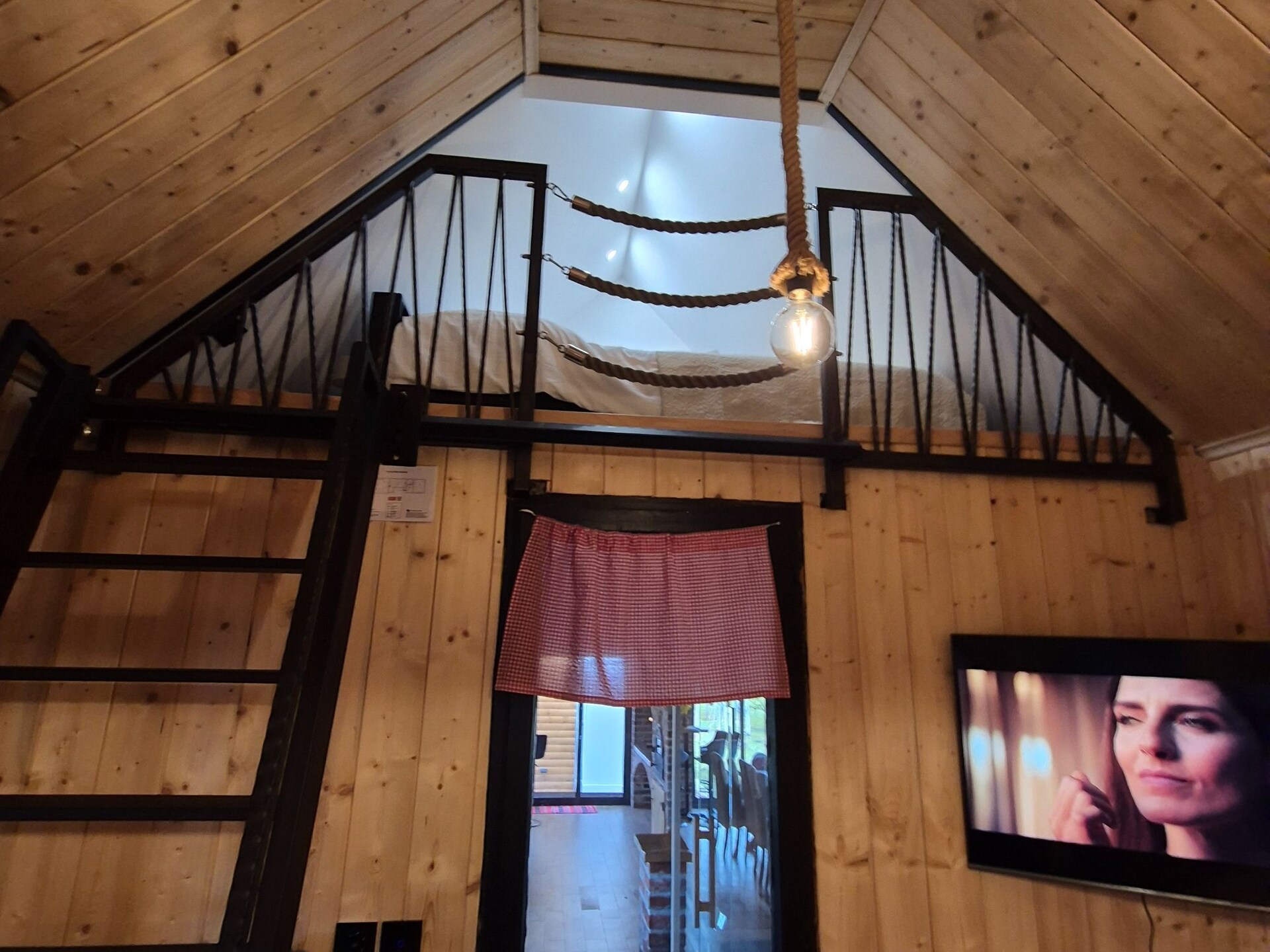 Knus vakantiehuis voor 6 personen met WiFi in het rustige Brezane Lekenicke - foto 2