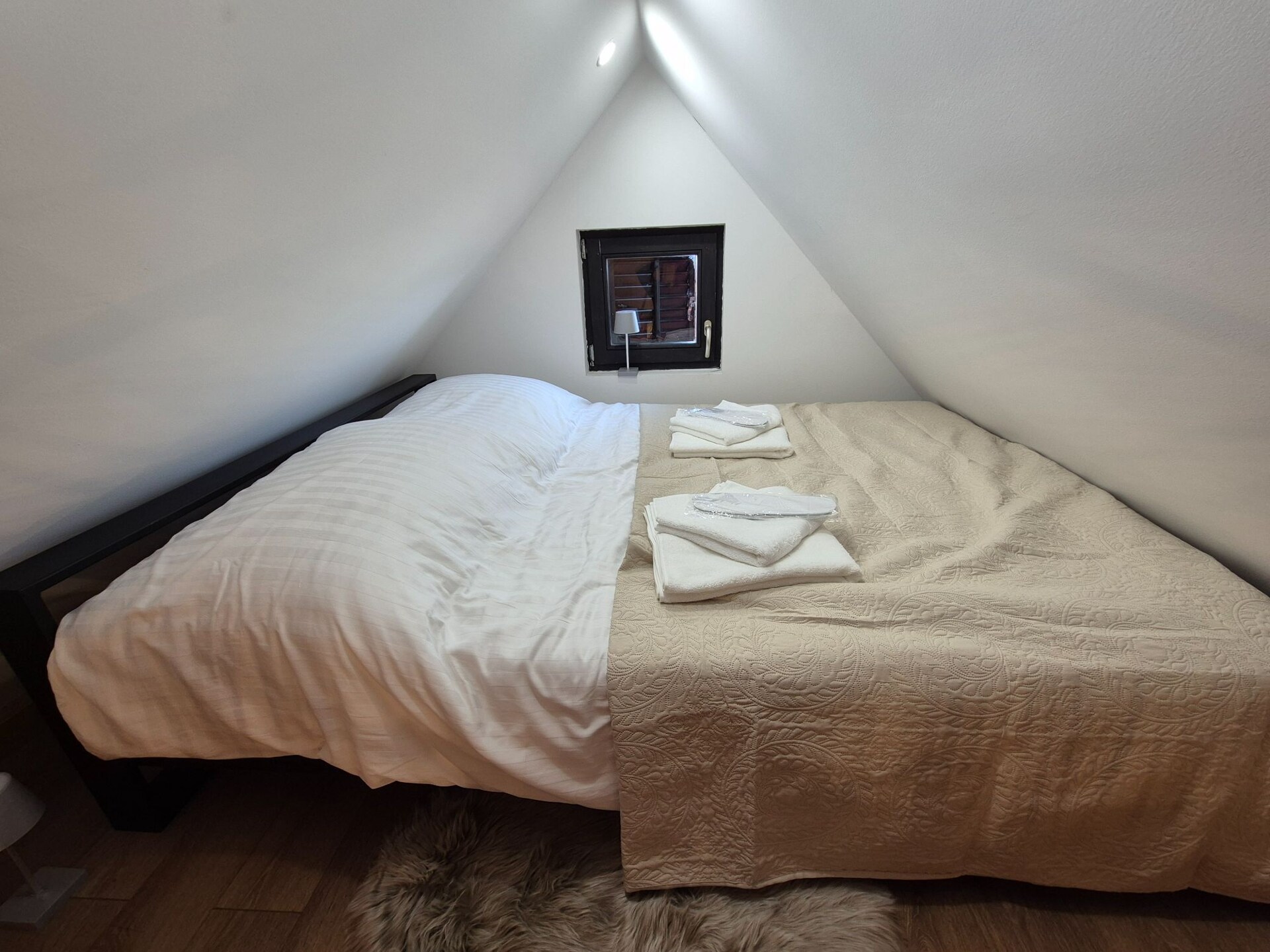 Knus vakantiehuis voor 6 personen met WiFi in het rustige Brezane Lekenicke - foto 14
