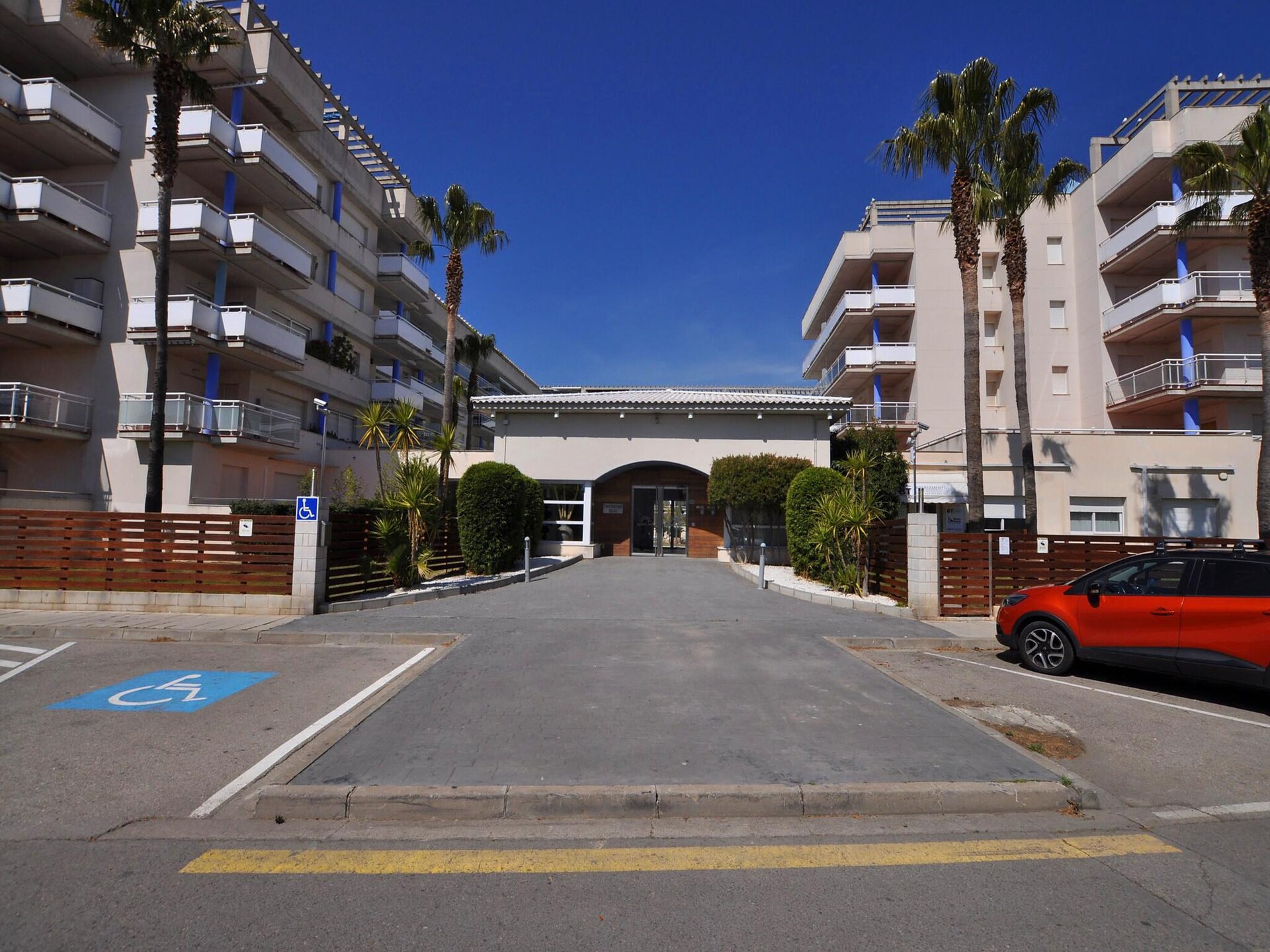 Zonnig appartement met groot terras aan de golfbaan in Roses - foto 11