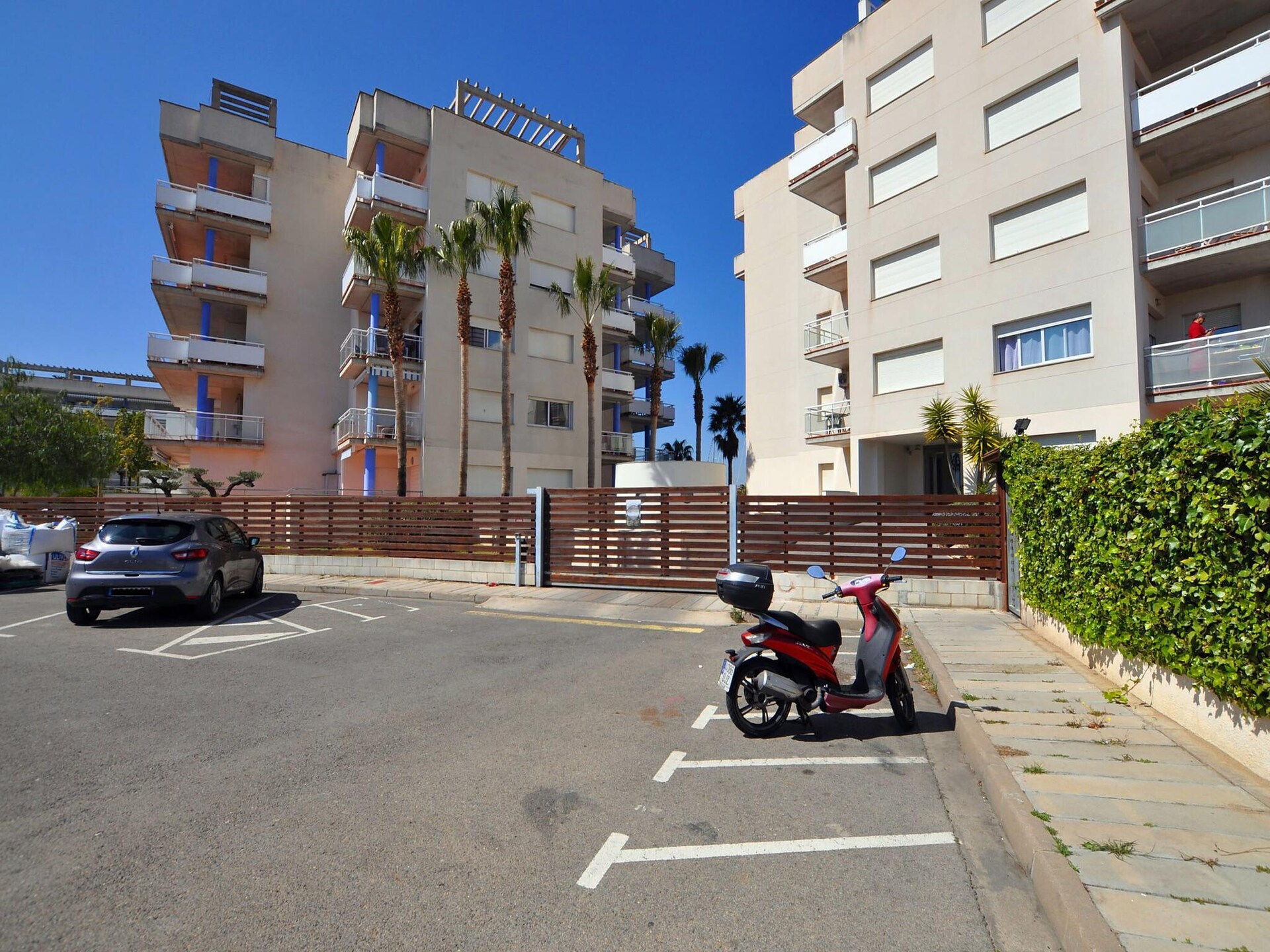 Zonnig appartement met groot terras aan de golfbaan in Roses - foto 21