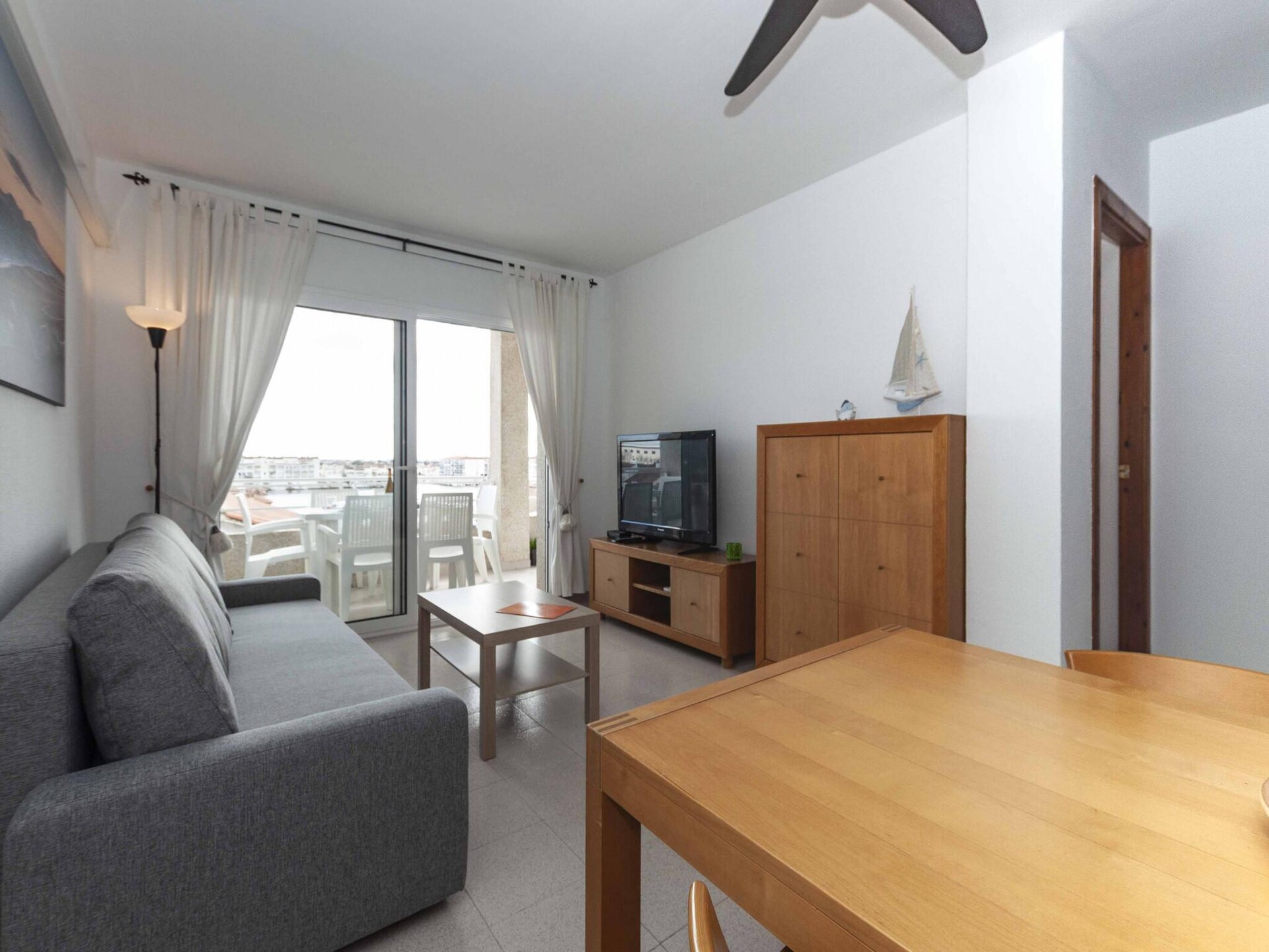 Licht appartement met terras in Empuriabrava voor 6 personen - foto 1