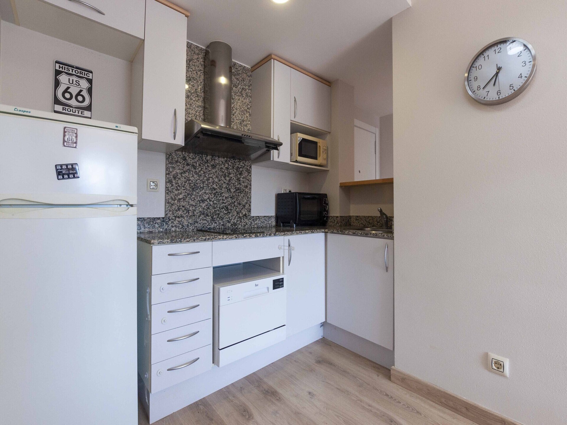 Modern appartement aan de golfbaan met zwembad, op 1 km van het strand - foto 3
