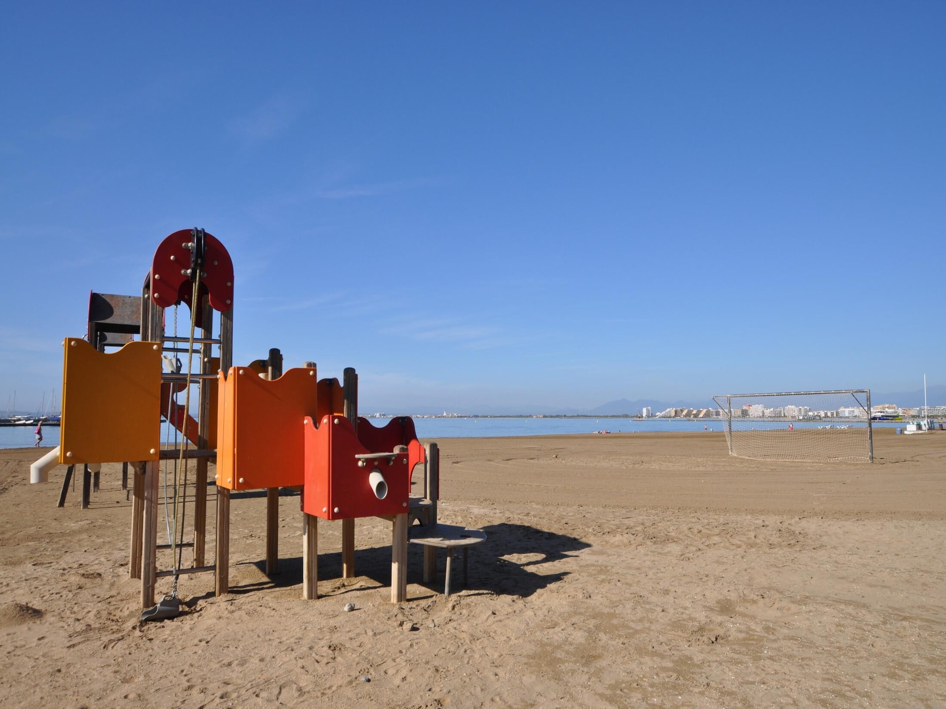 Modern appartement aan de golfbaan met zwembad, op 1 km van het strand - foto 34