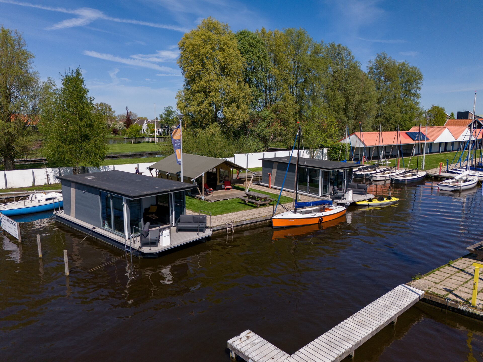 Safaritent aan het water in Heeg – 4 pers. met privéterras aan jachthaven - foto 2