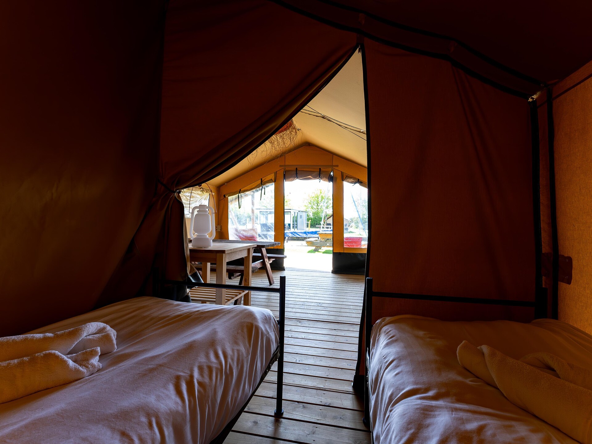 Safaritent aan het water in Heeg – 4 pers. met privéterras aan jachthaven - foto 8