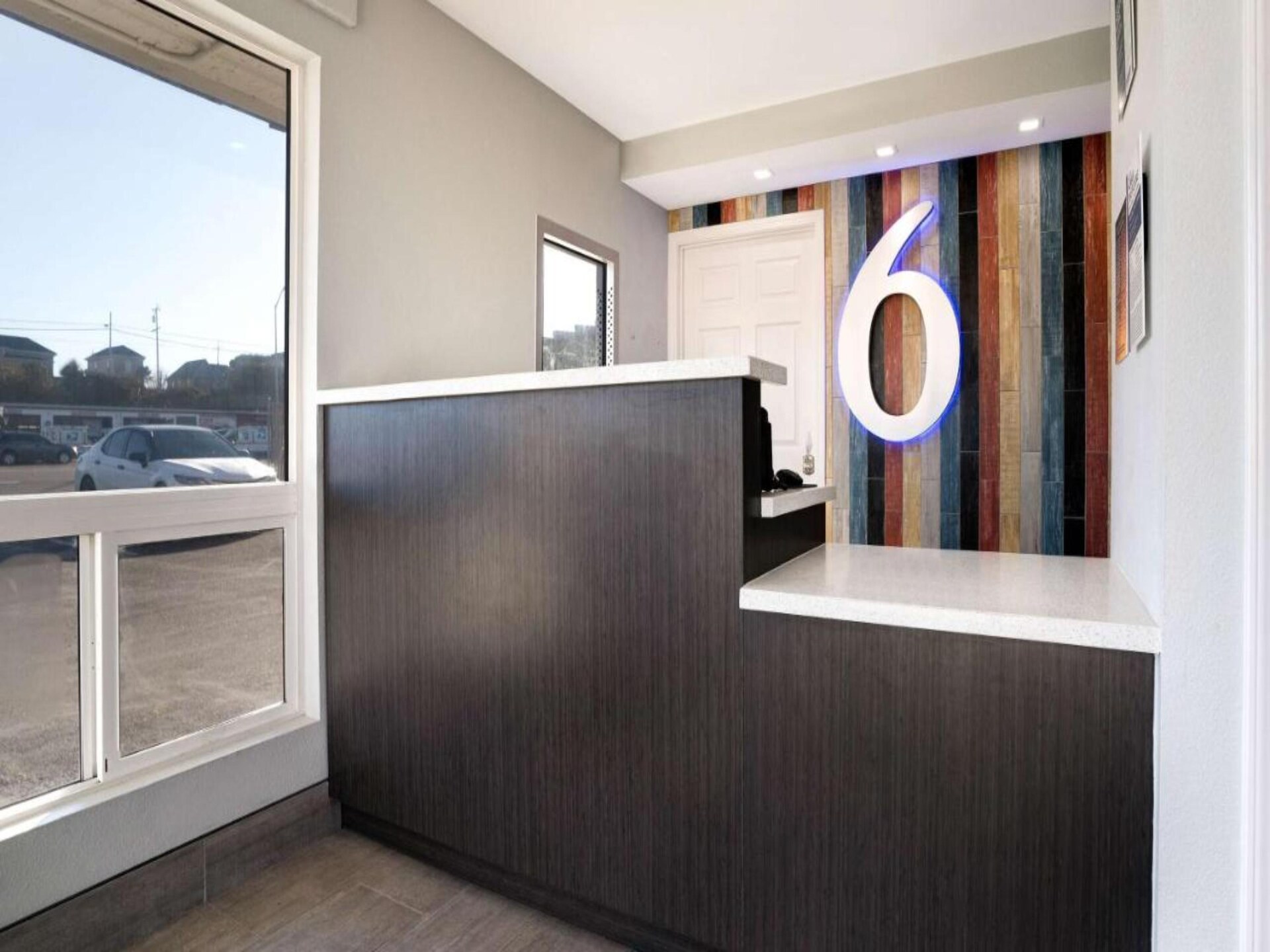 Compacte kamer met queenbed nabij Old Town Eureka - foto 4