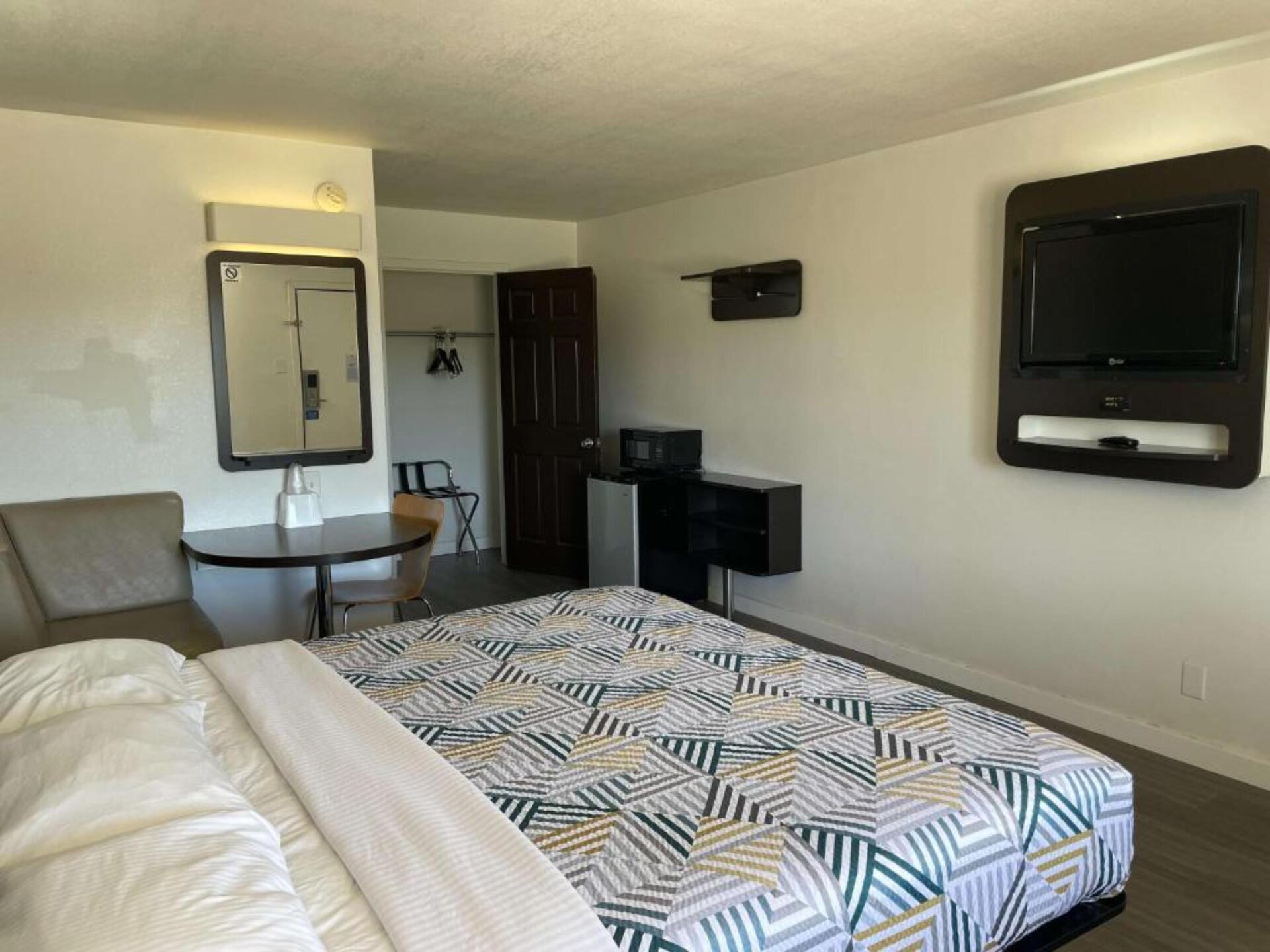 Toegankelijk verblijf met kingsize bed in Wichita Falls – rookvrij - foto 21