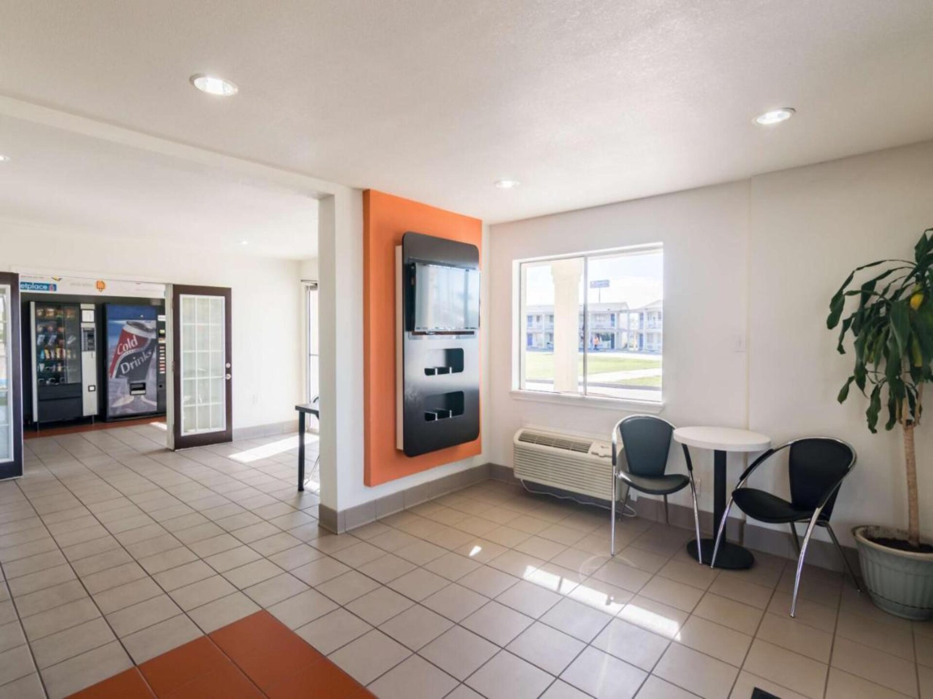 Ruime kamer met 2 queensize bedden en ligbad in Wichita Falls - foto 11