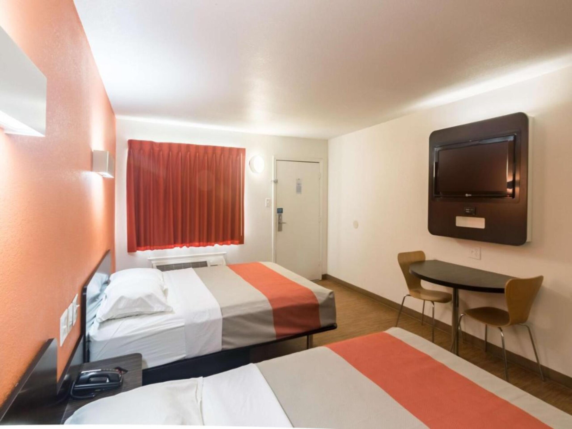 Ruime kamer met 2 queensize bedden en ligbad in Wichita Falls - foto 18