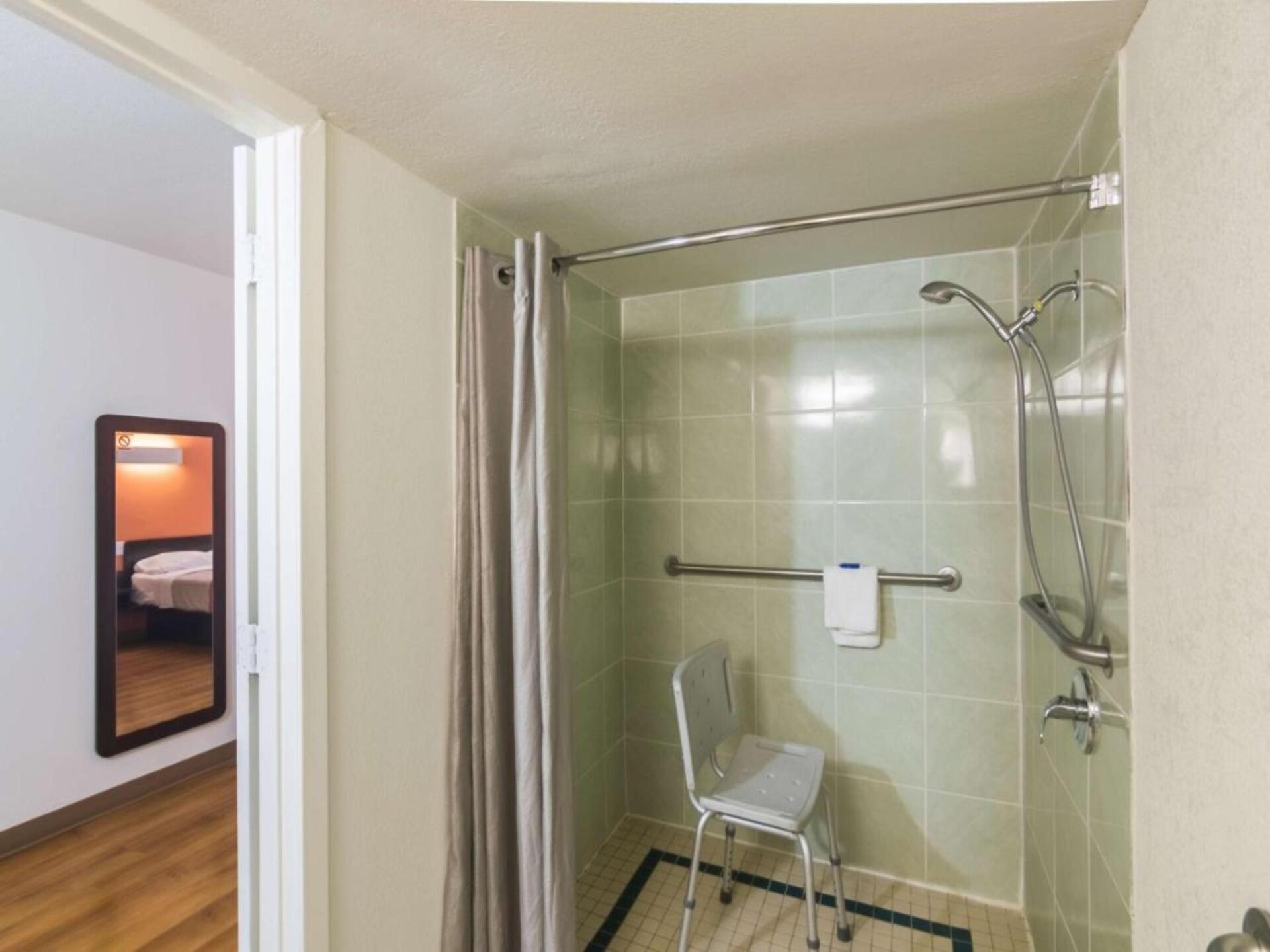 Ruime kamer met 2 queensize bedden en ligbad in Wichita Falls - foto 22