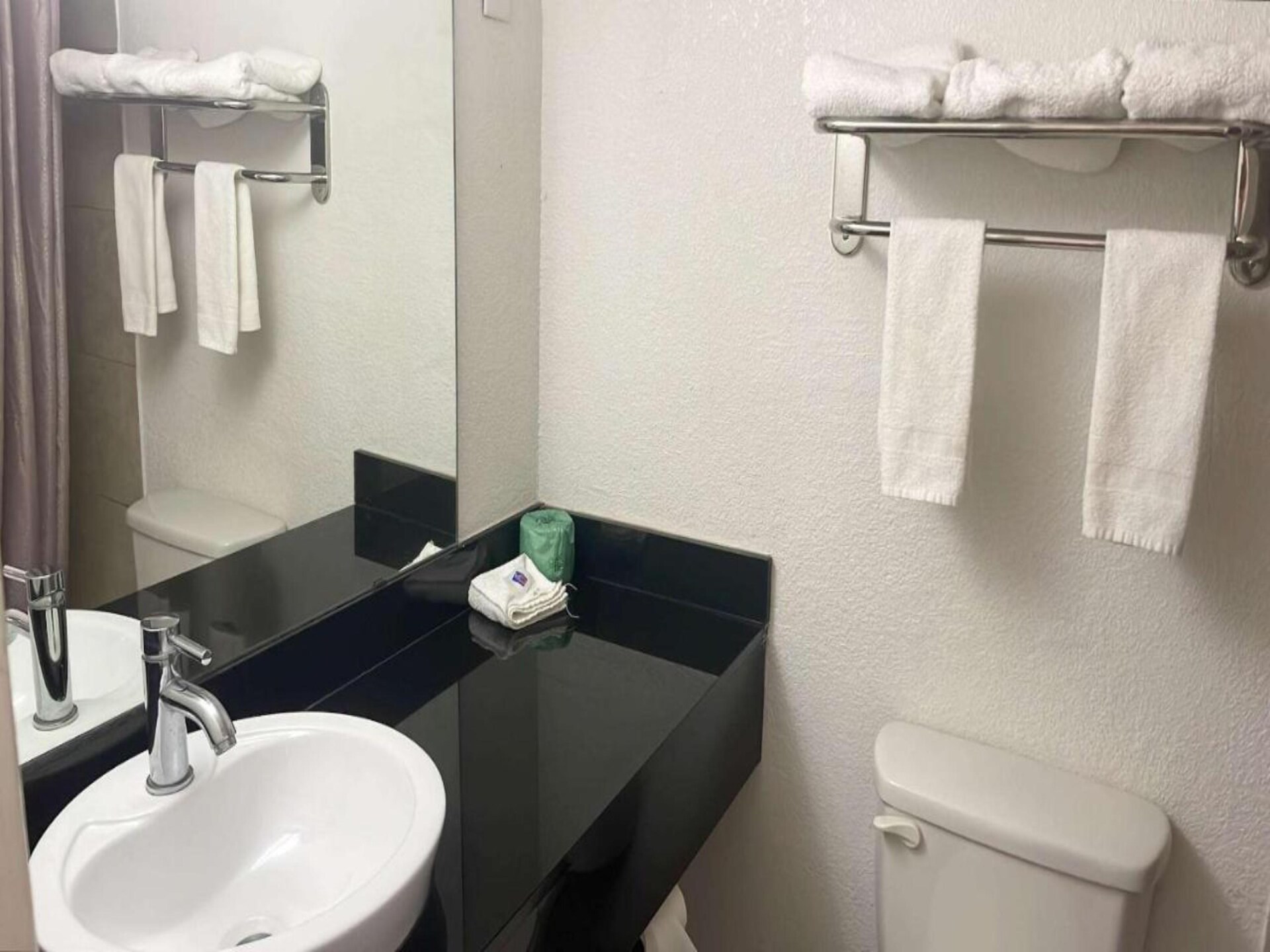 Ruime kamer met 2 queensize bedden en ligbad in Wichita Falls - foto 23
