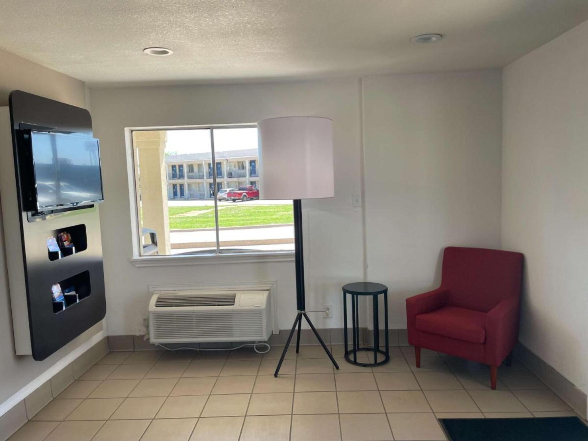 Ruime kamer met 2 queensize bedden en ligbad in Wichita Falls - foto 16