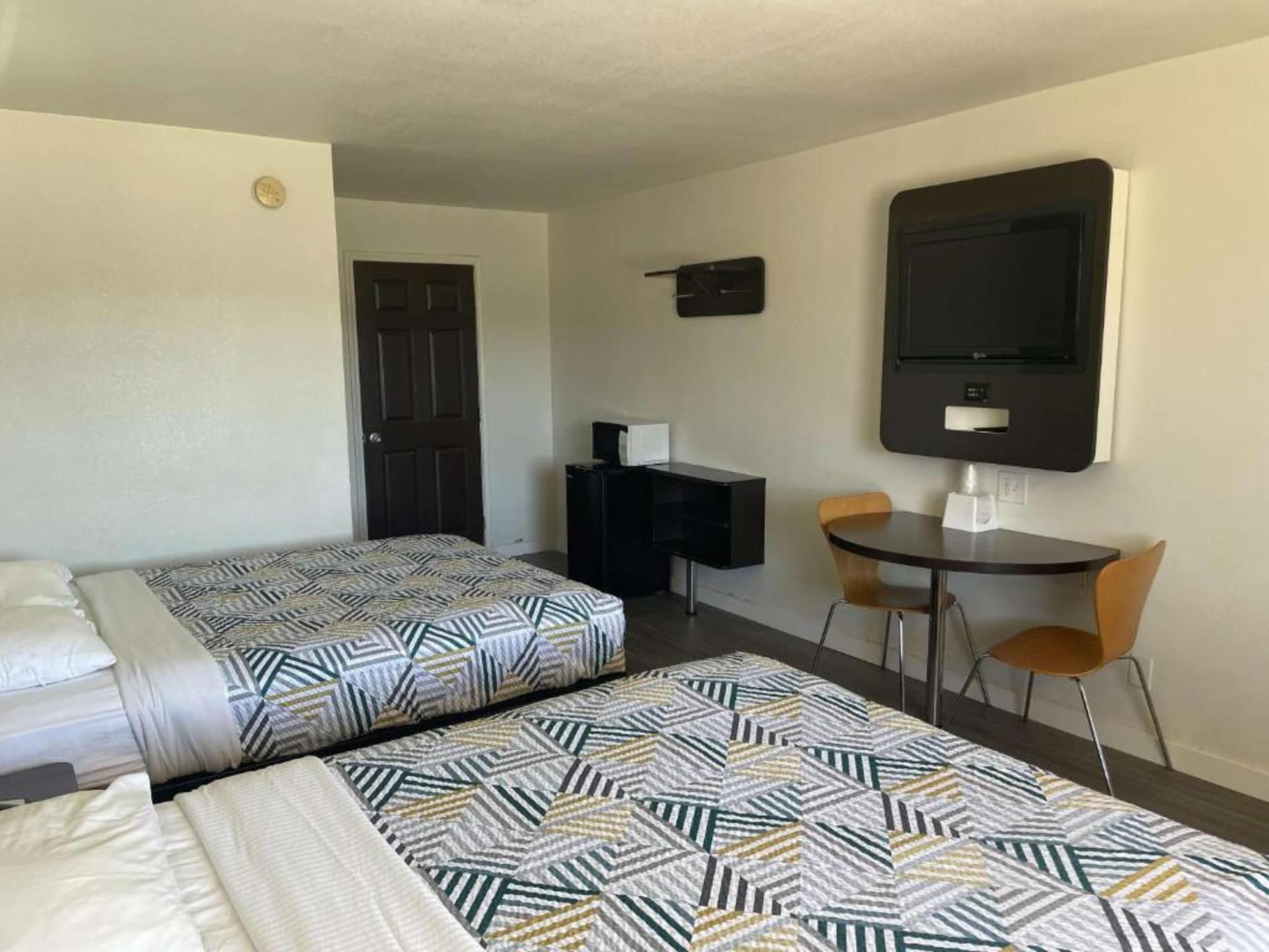 Ruime kamer met 2 queensize bedden en ligbad in Wichita Falls - foto 19