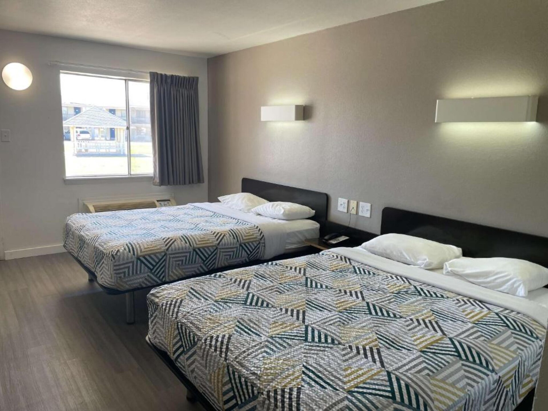 Ruime kamer met 2 queensize bedden en ligbad in Wichita Falls - foto 20