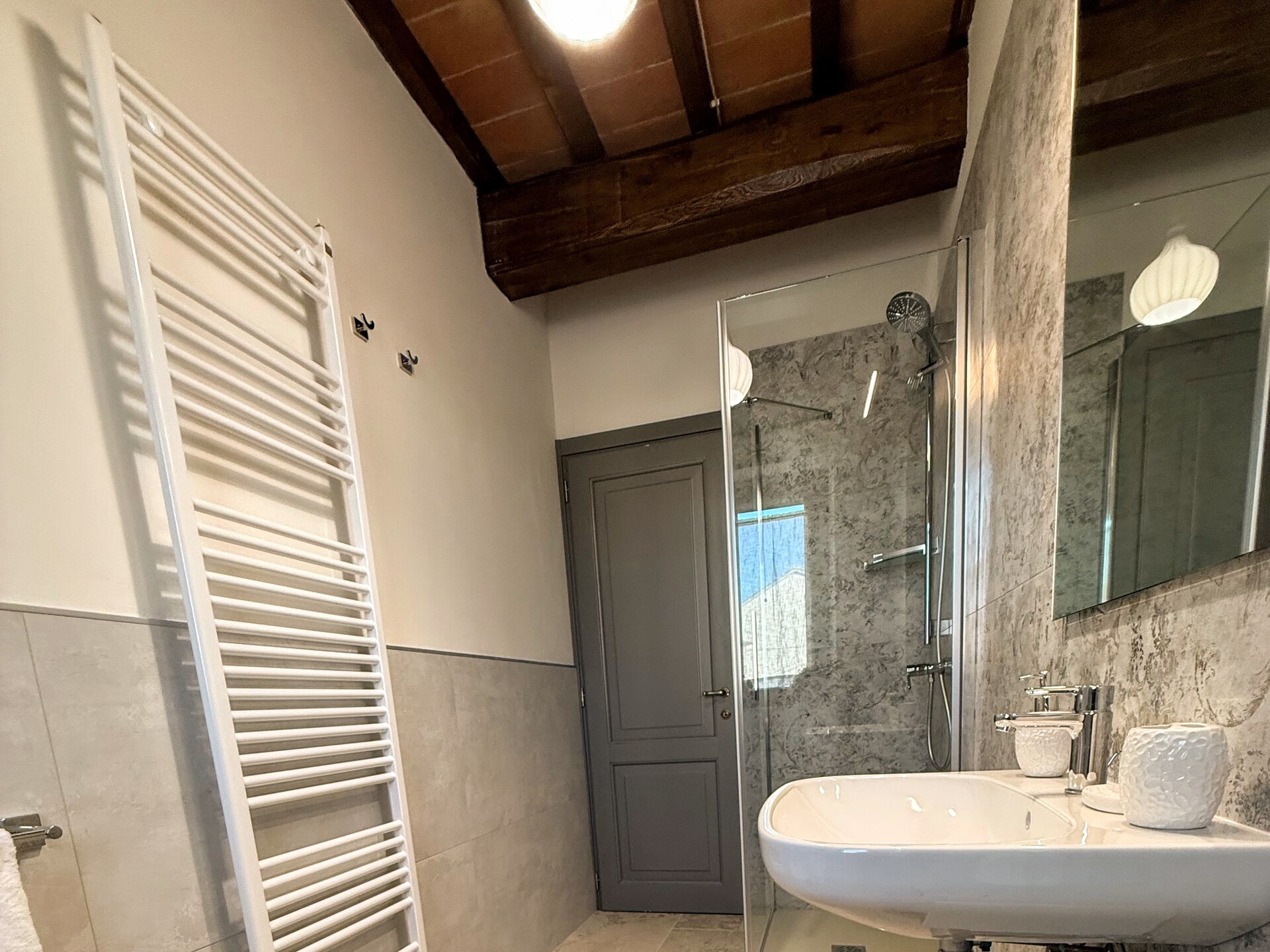 Verfijnd appartement met panoramisch zwembad in Poppi, Toscane - foto 28