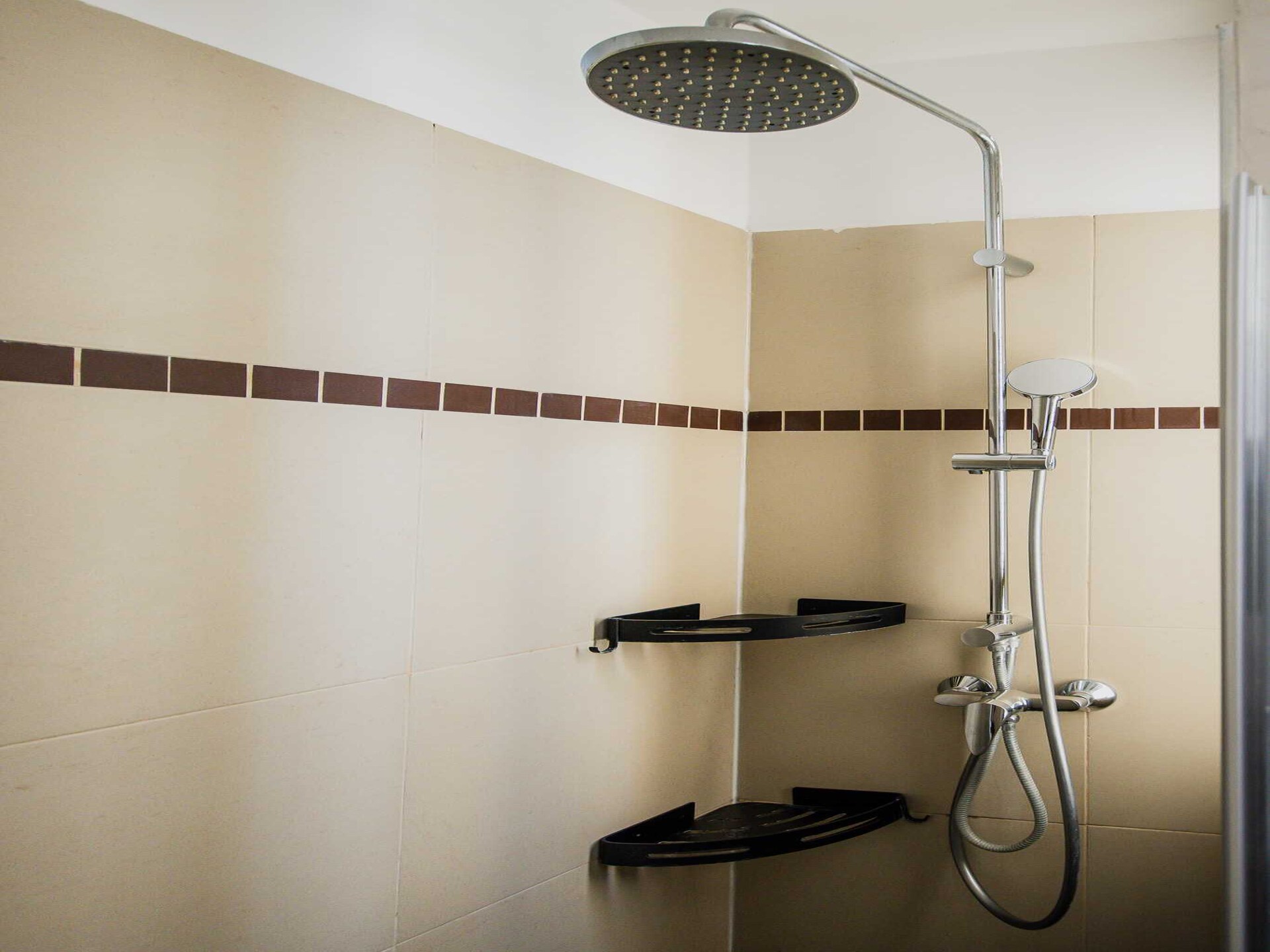 Licht appartement 40m² met lift in 17e arrondissement, vlakbij metro - foto 12