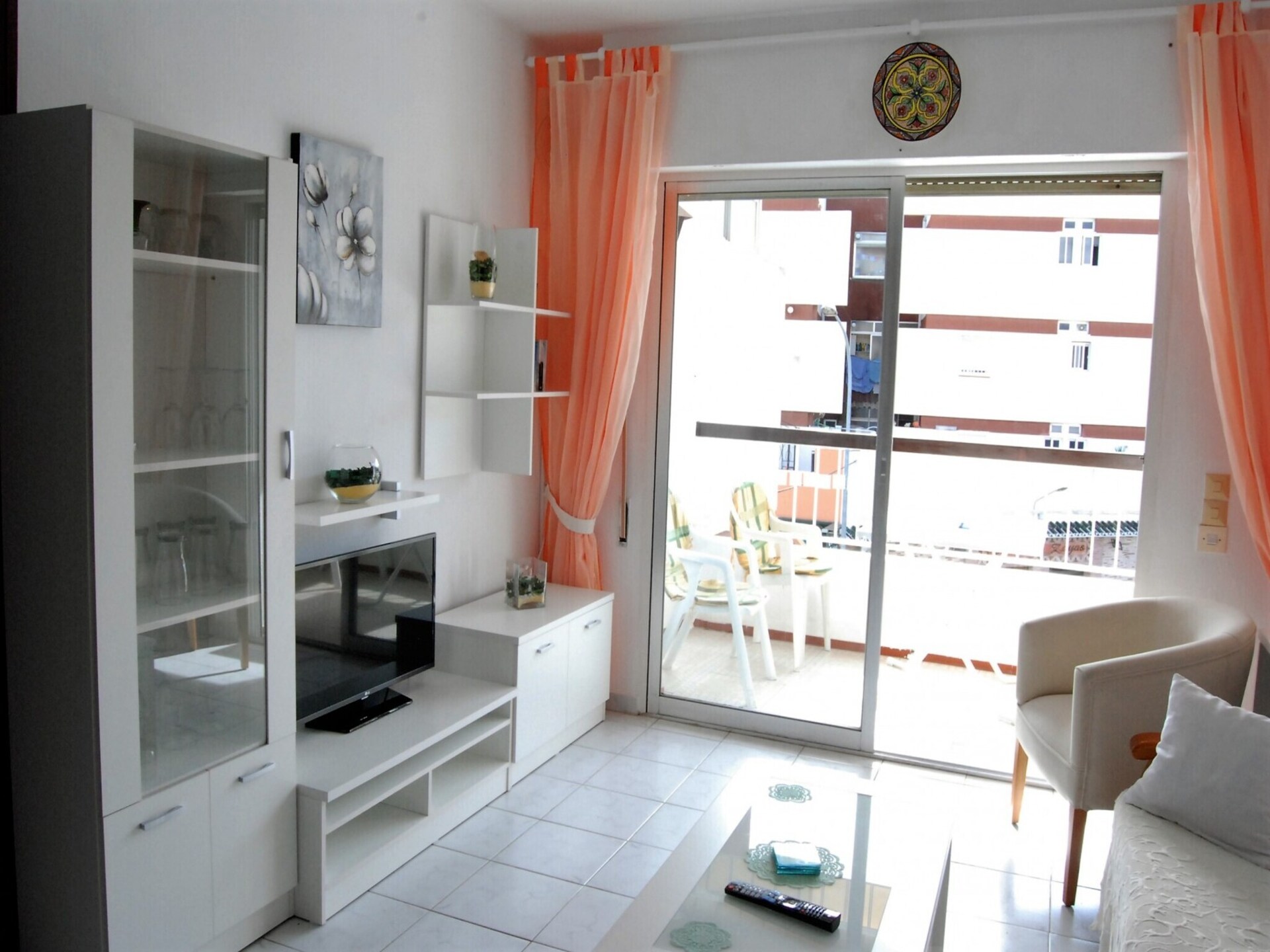 Knus appartement in hartje Nerja met balkon en zwembad, strand op 300m - foto 6