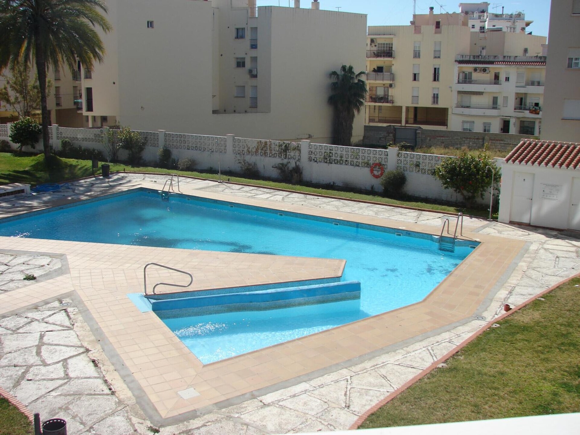Knus appartement in hartje Nerja met balkon en zwembad, strand op 300m - foto 5