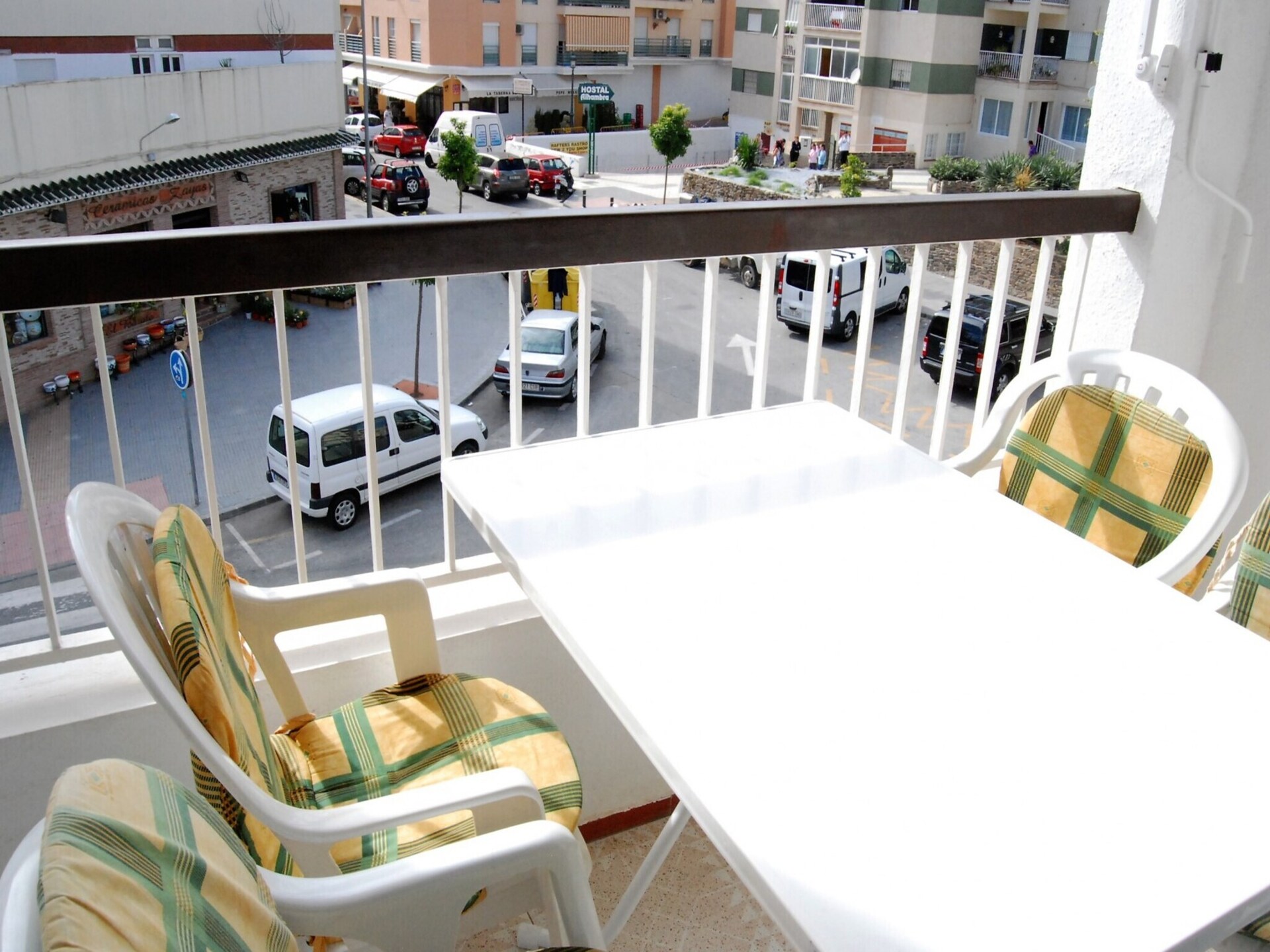 Knus appartement in hartje Nerja met balkon en zwembad, strand op 300m - foto 13