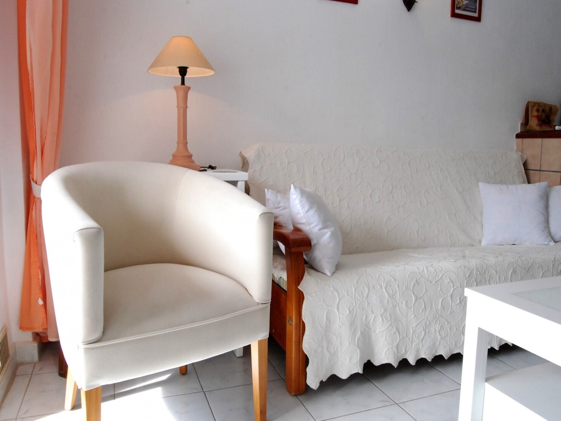 Knus appartement in hartje Nerja met balkon en zwembad, strand op 300m - foto 9