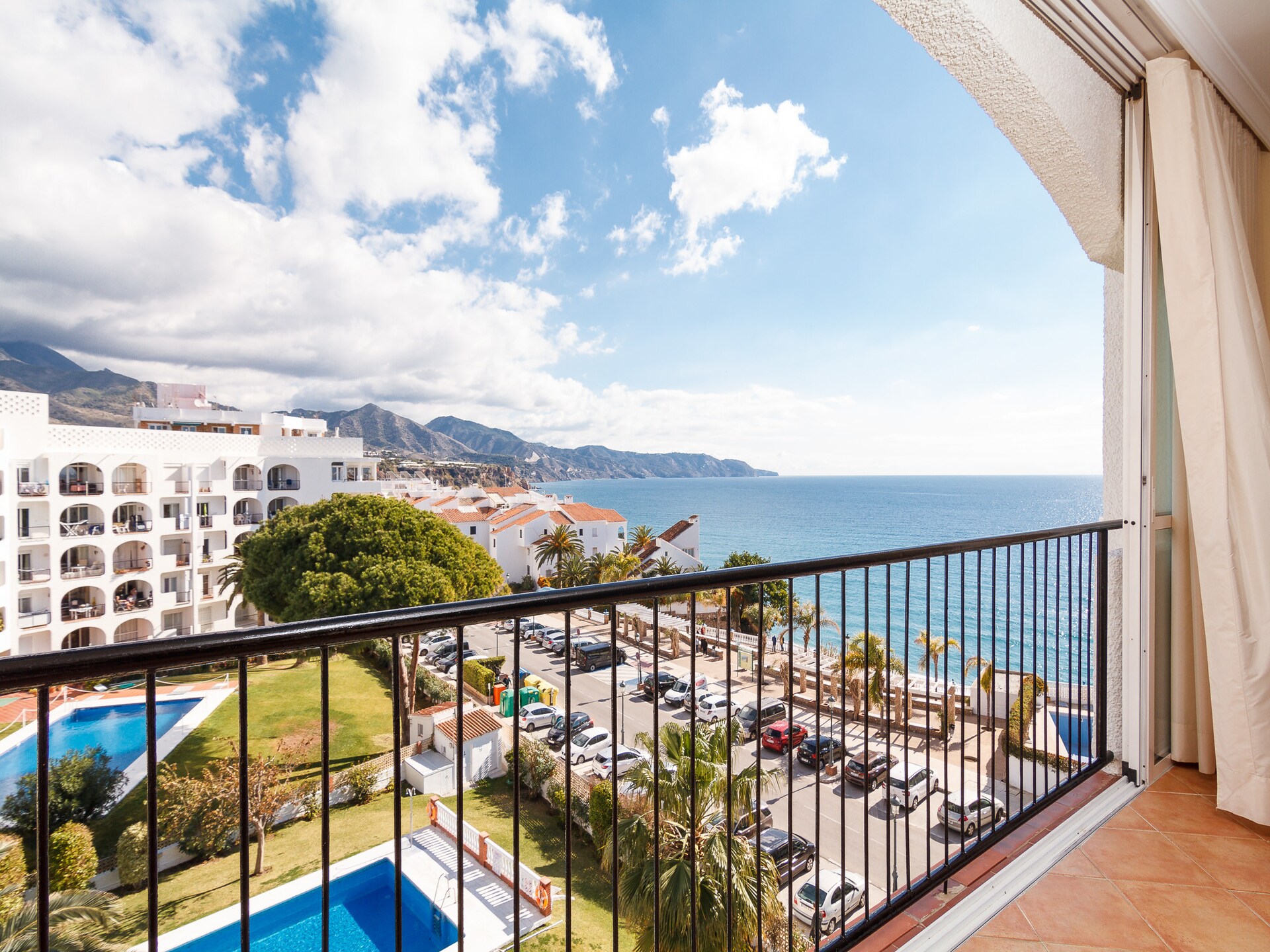 Licht appartement in Nerja met zwembad, tuin en terras op 100 meter van strand - foto 28