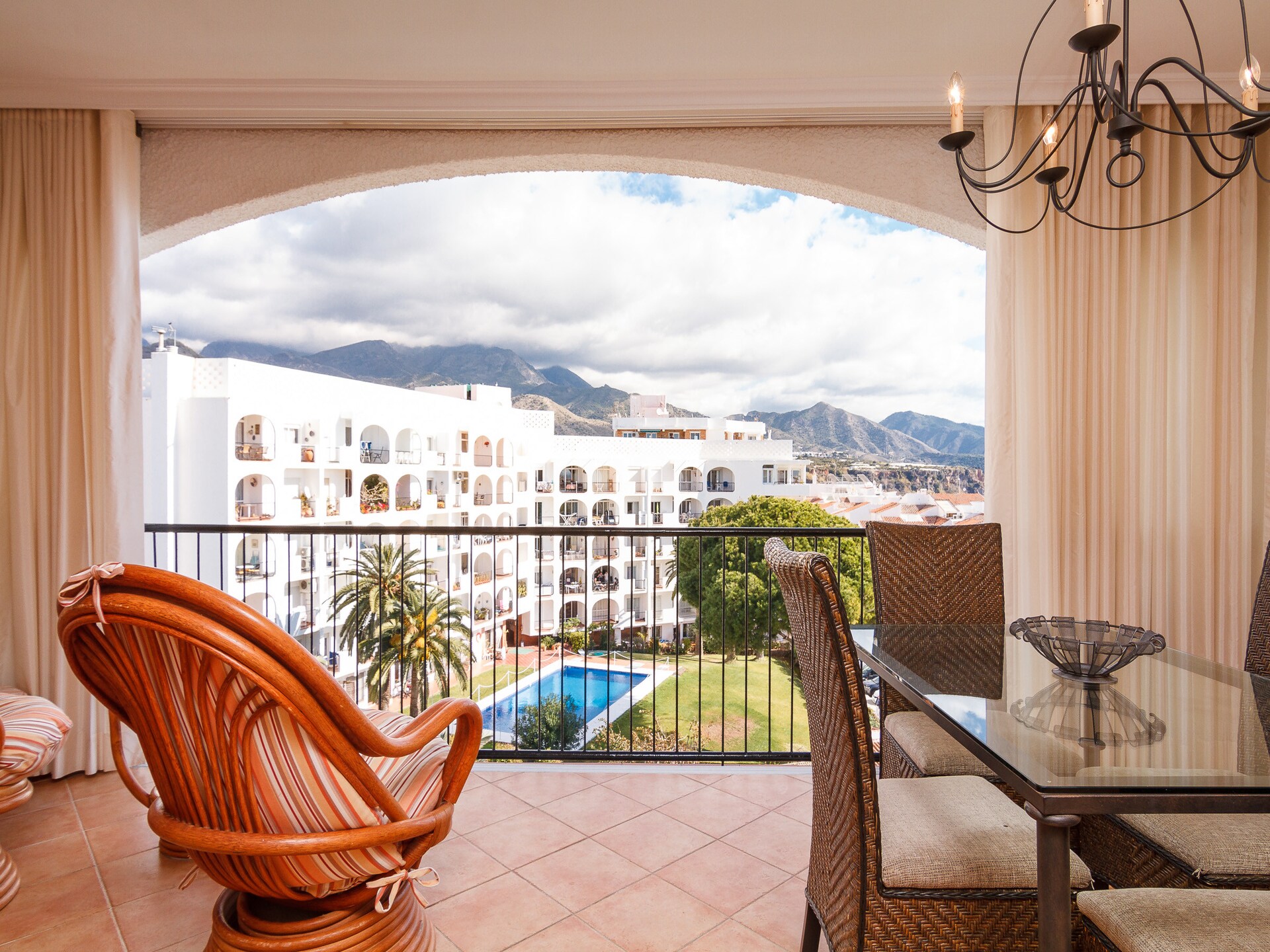 Licht appartement in Nerja met zwembad, tuin en terras op 100 meter van strand - foto 16