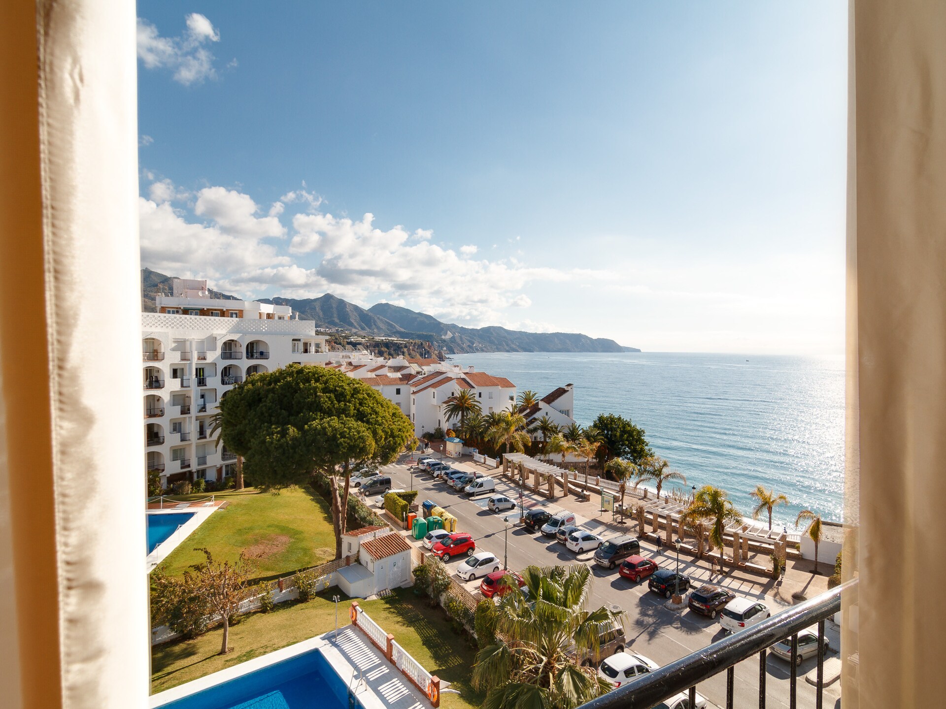 Licht appartement in Nerja met zwembad, tuin en terras op 100 meter van strand - foto 31