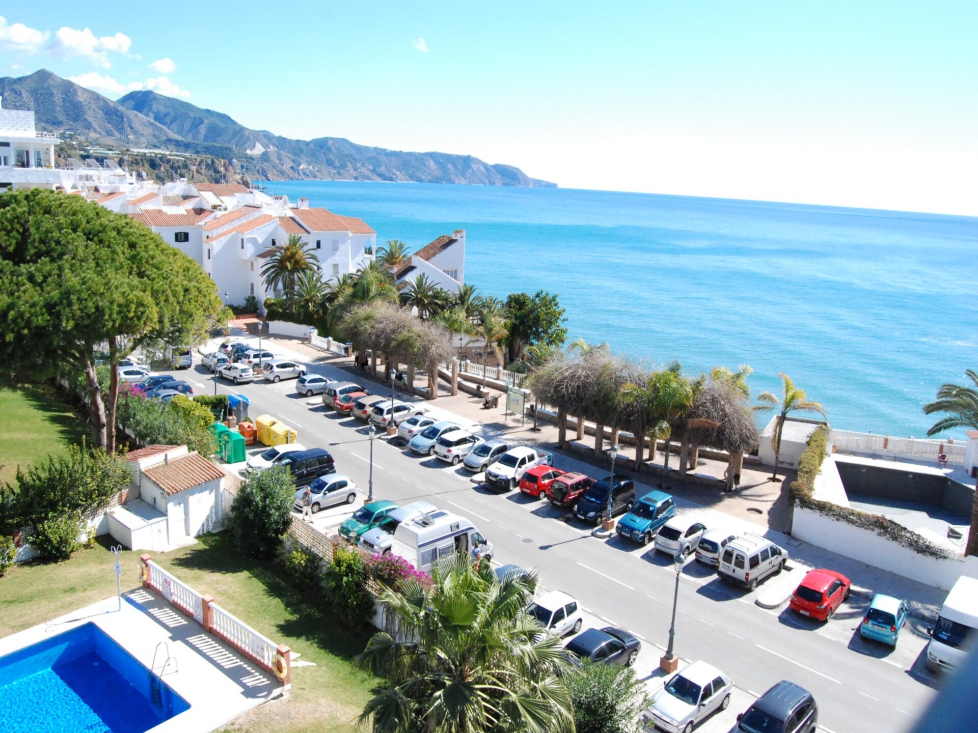 Licht appartement in Nerja met zwembad, tuin en terras op 100 meter van strand - foto 38
