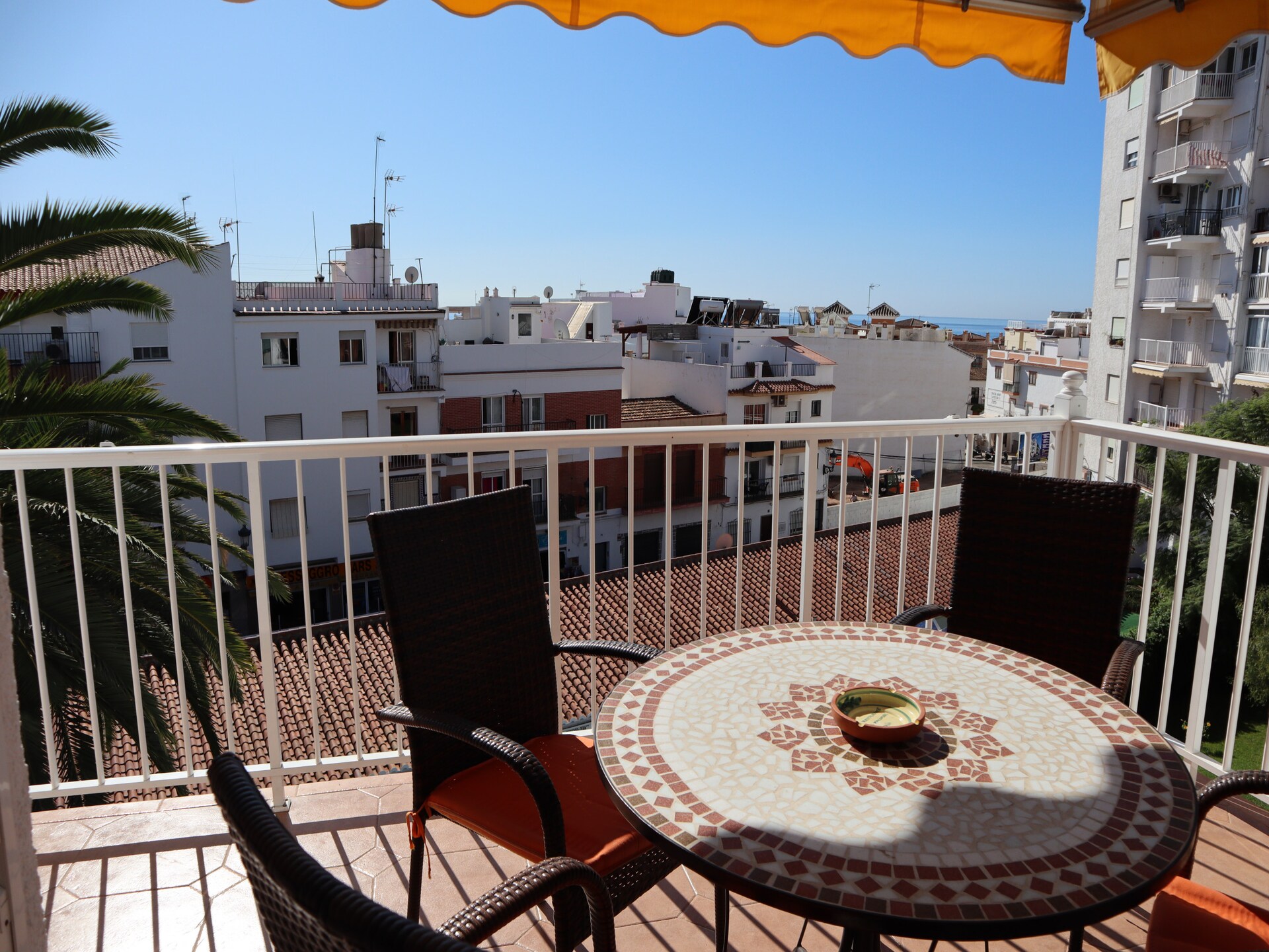 Ruim appartement in Nerja met zeezicht, op 250m van het strand - foto 5