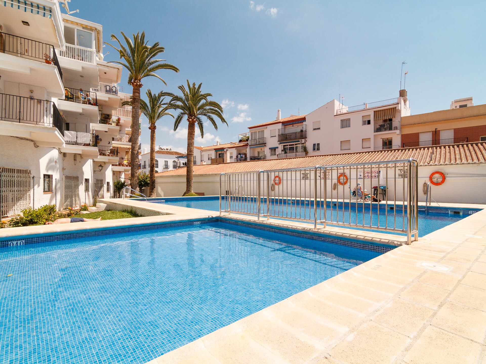 Ruim appartement in Nerja met zeezicht, op 250m van het strand - foto 6