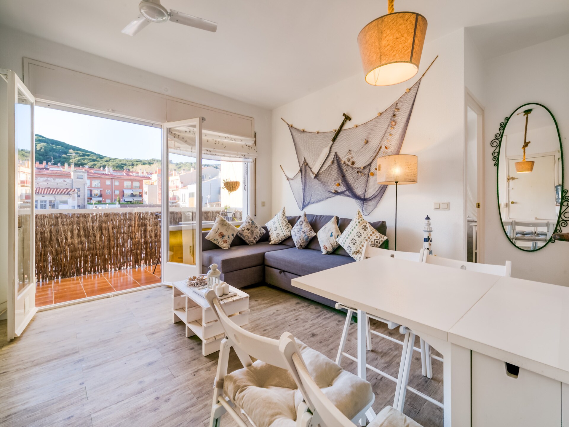 Licht appartement op de boulevard van Calella met zeezicht - foto 5