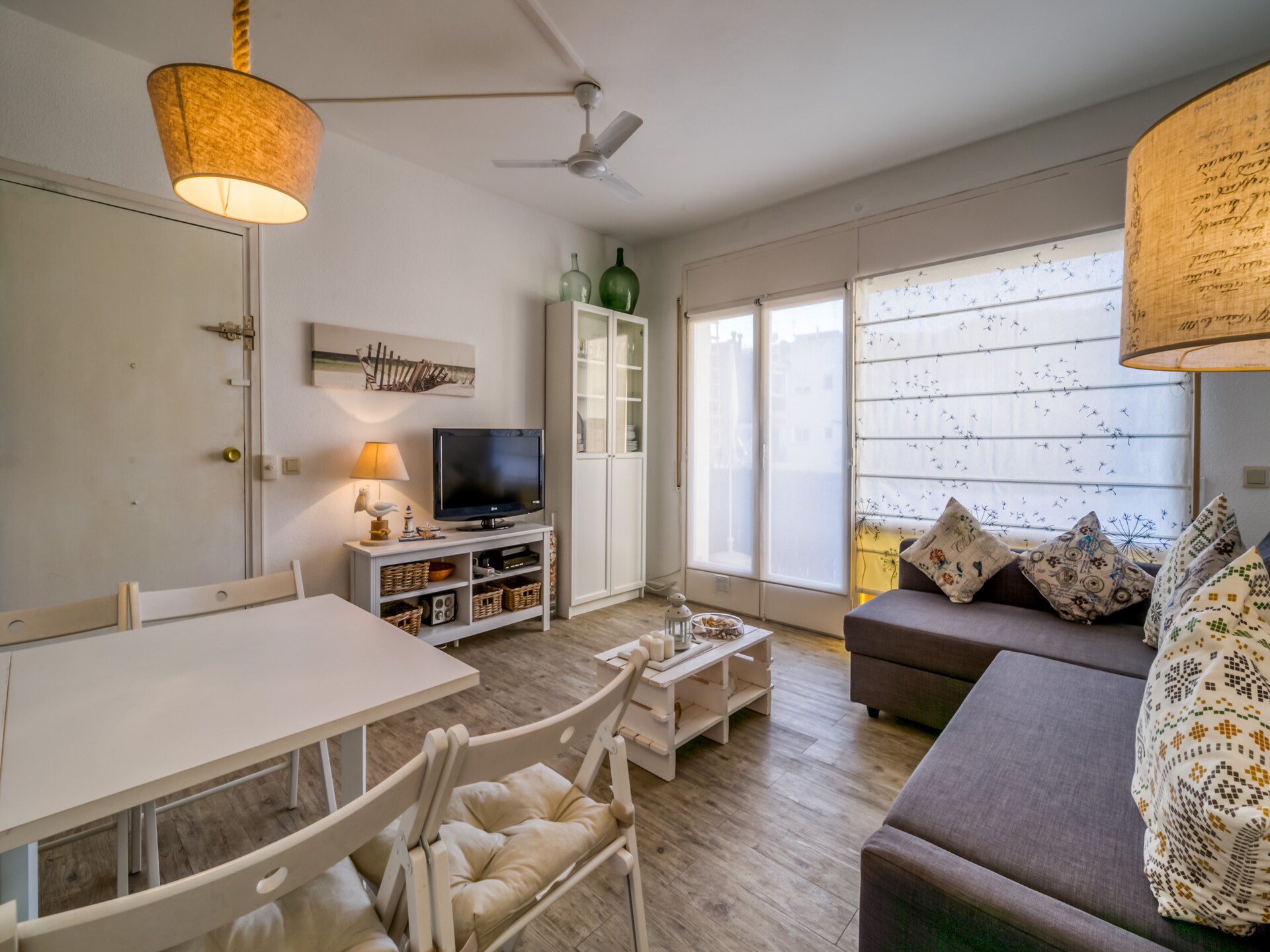 Licht appartement op de boulevard van Calella met zeezicht - foto 7