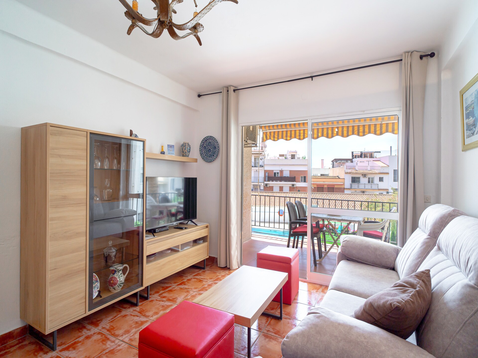 Licht appartement in Nerja met zwembad, op 250m van het strand - foto 9