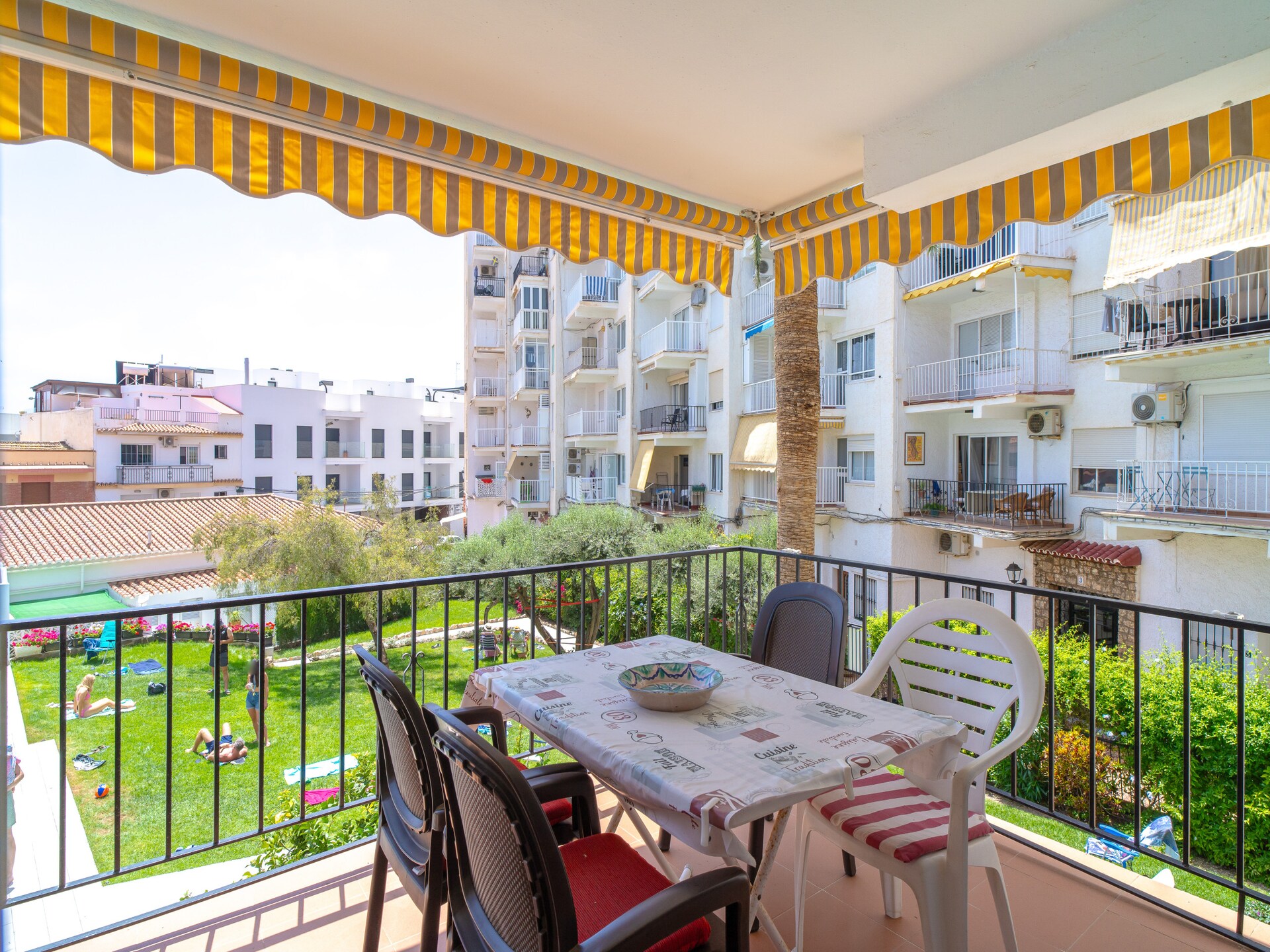 Licht appartement in Nerja met zwembad, op 250m van het strand - foto 21