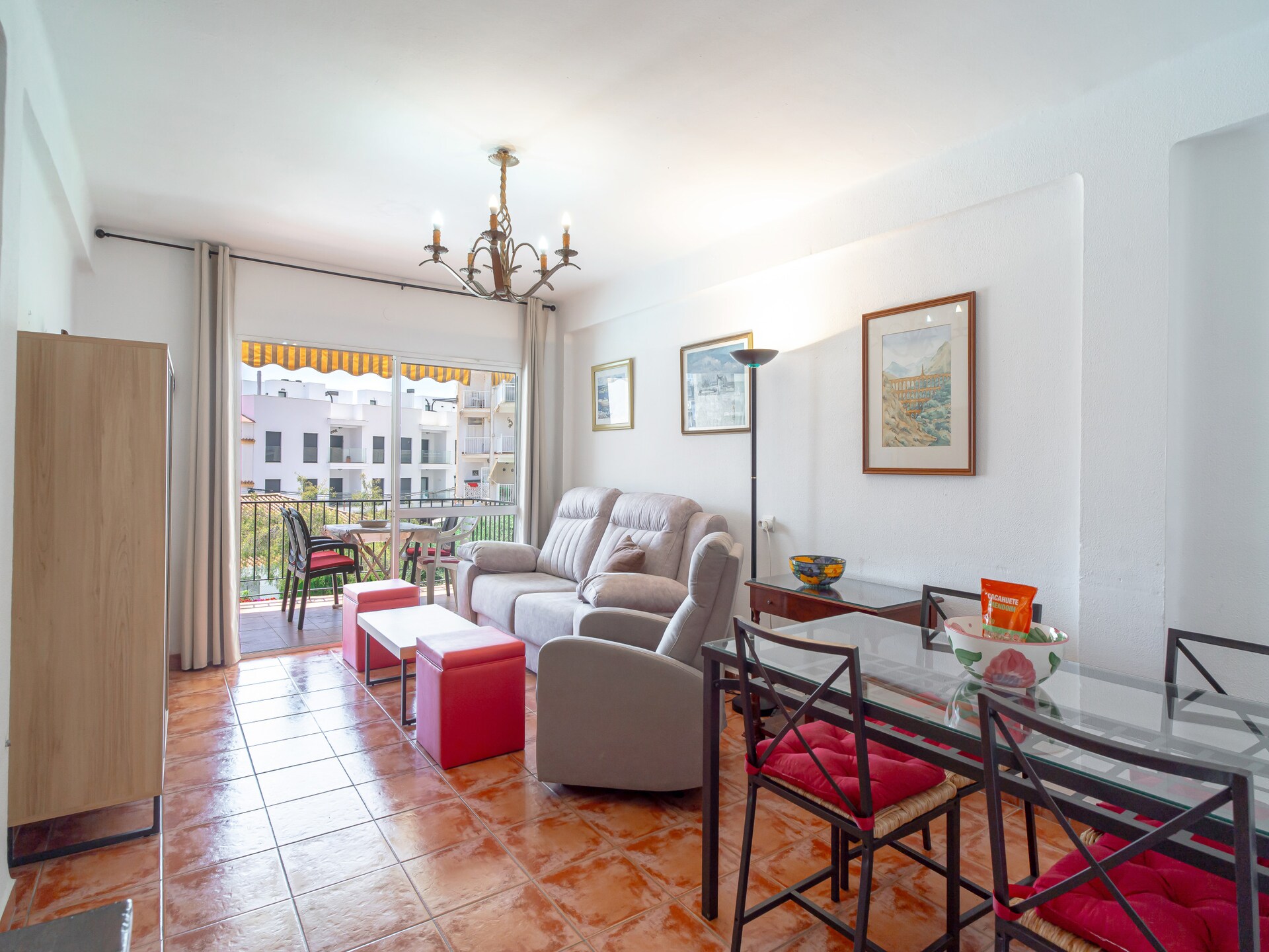 Licht appartement in Nerja met zwembad, op 250m van het strand - foto 10