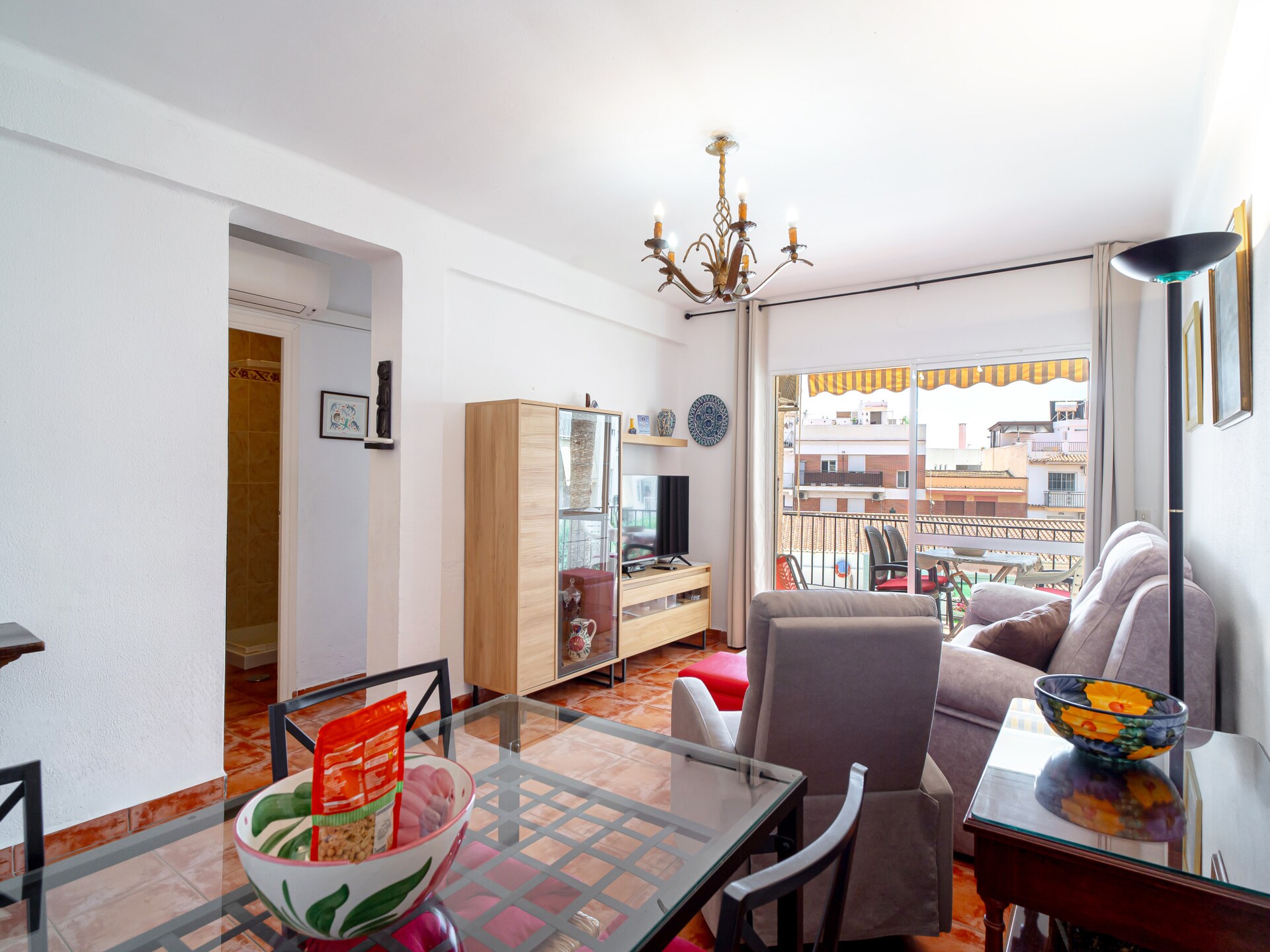 Licht appartement in Nerja met zwembad, op 250m van het strand - foto 12