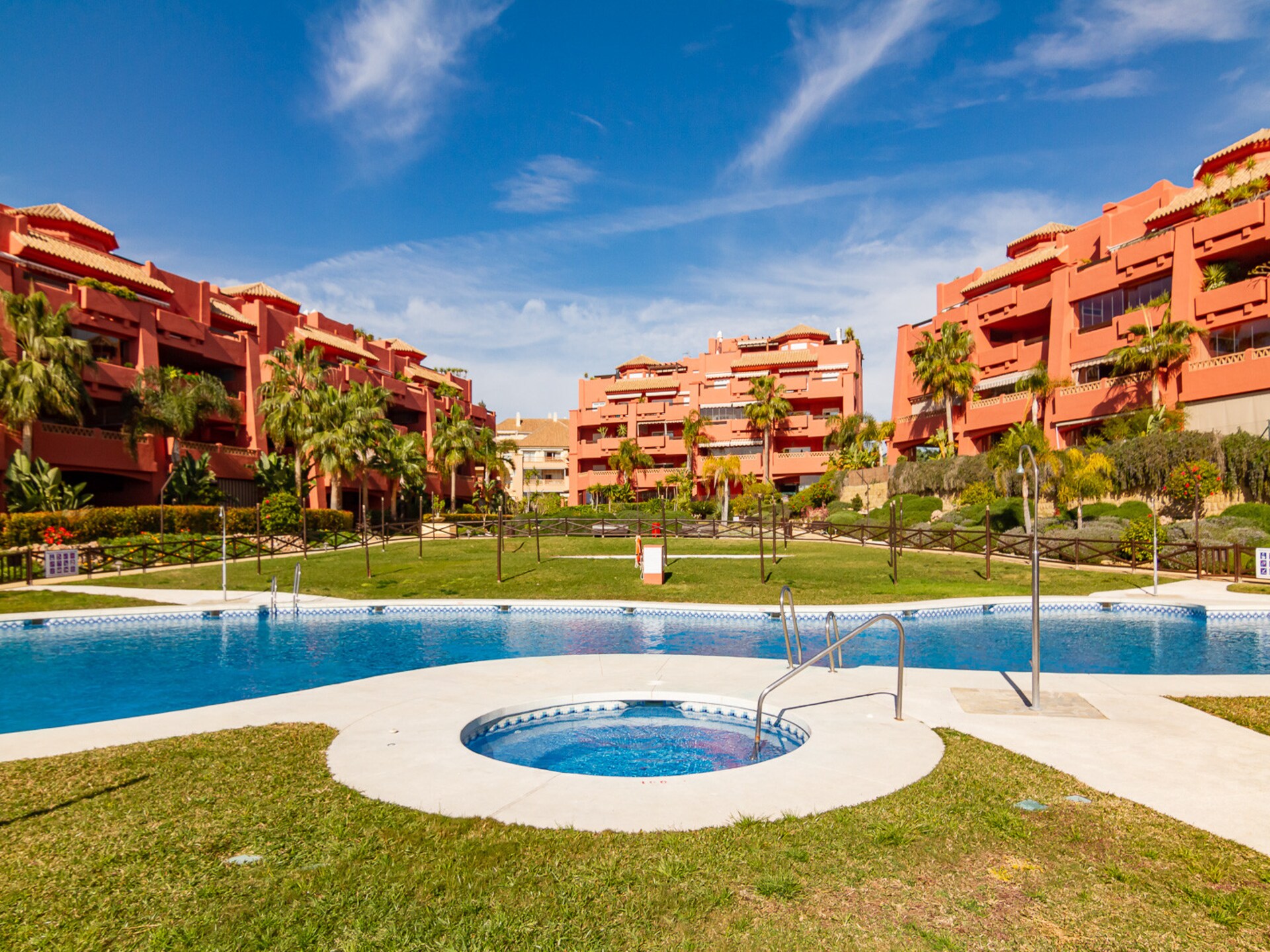 Luxe penthouse aan zee met jacuzzi en panoramisch uitzicht in Torrox Costa - foto 8