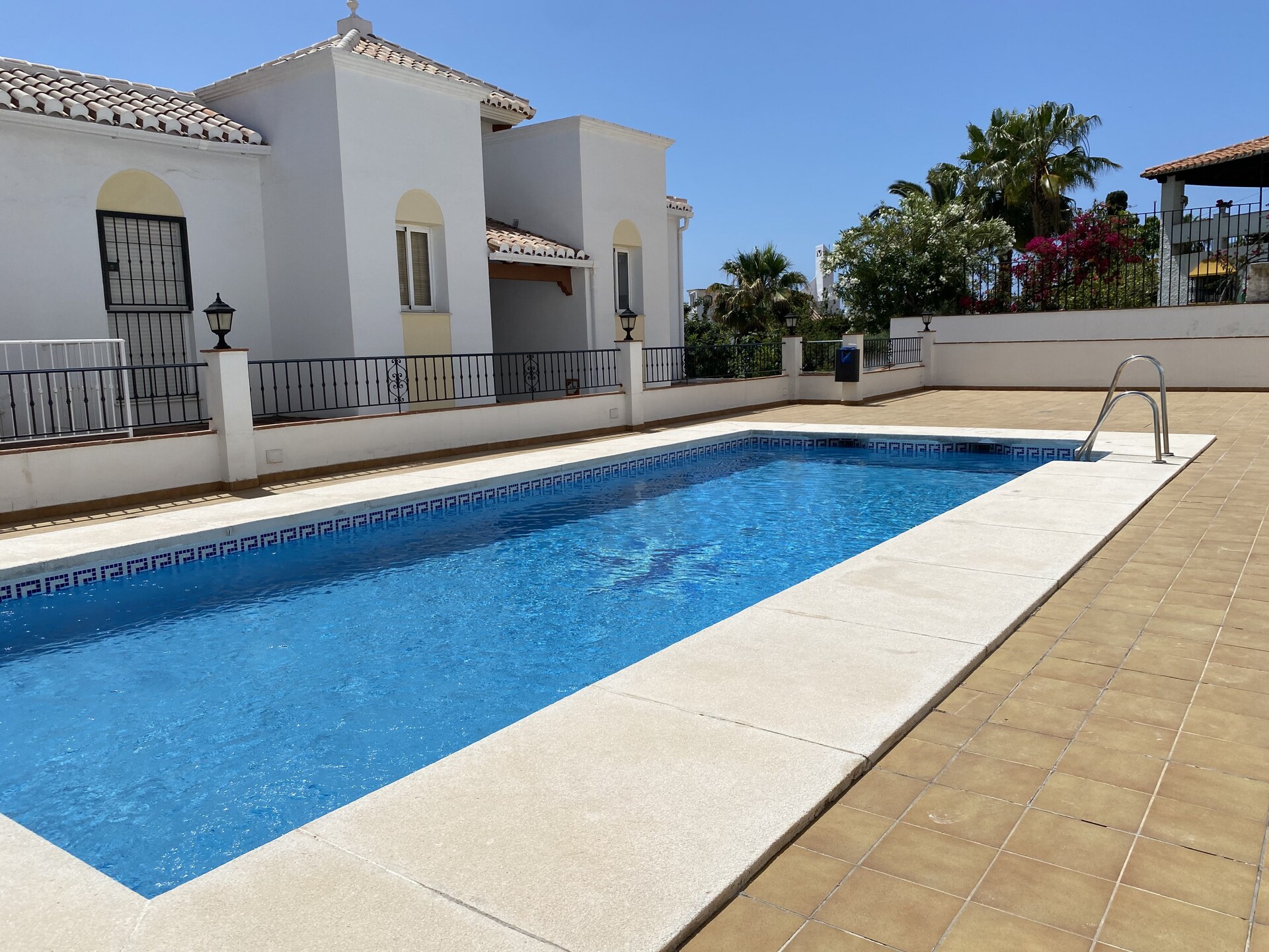 Modern appartement in Nerja met uitzicht op zee en zwembad, op 500m van strand Burriana - foto 11