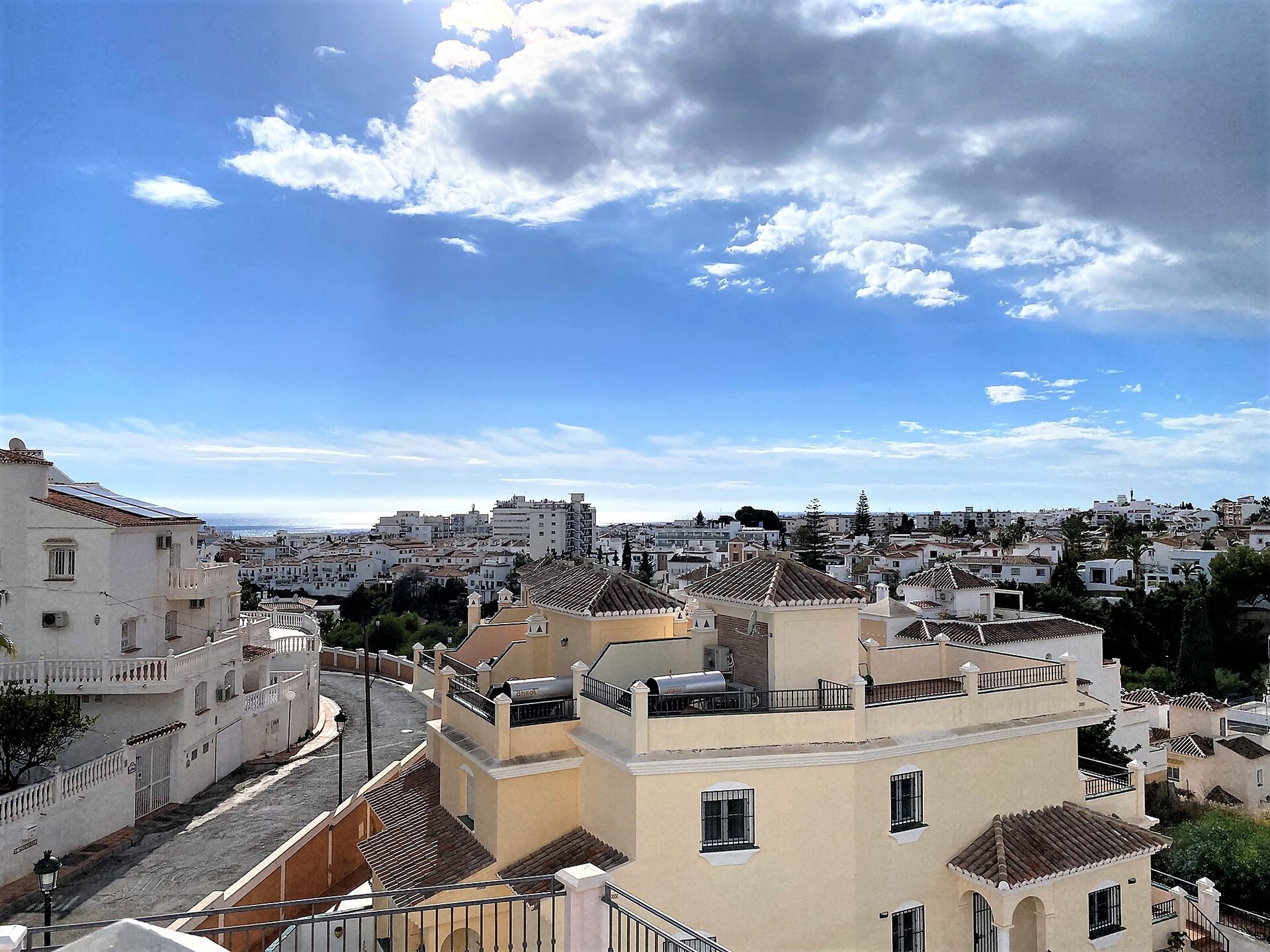 Zonnig vakantiehuis met panoramisch zeezicht in Nerja - foto 29