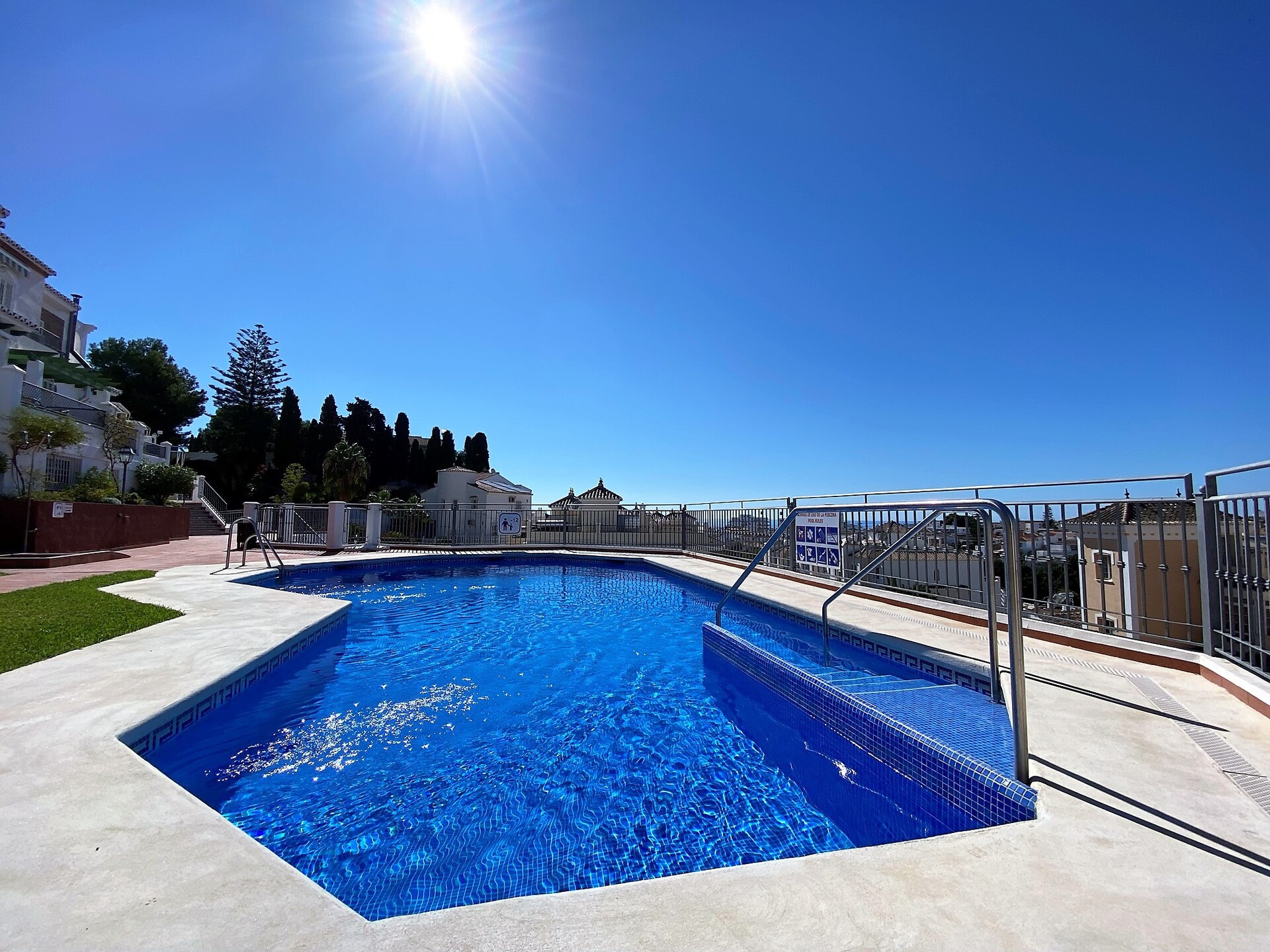 Zonnig vakantiehuis met panoramisch zeezicht in Nerja - foto 7