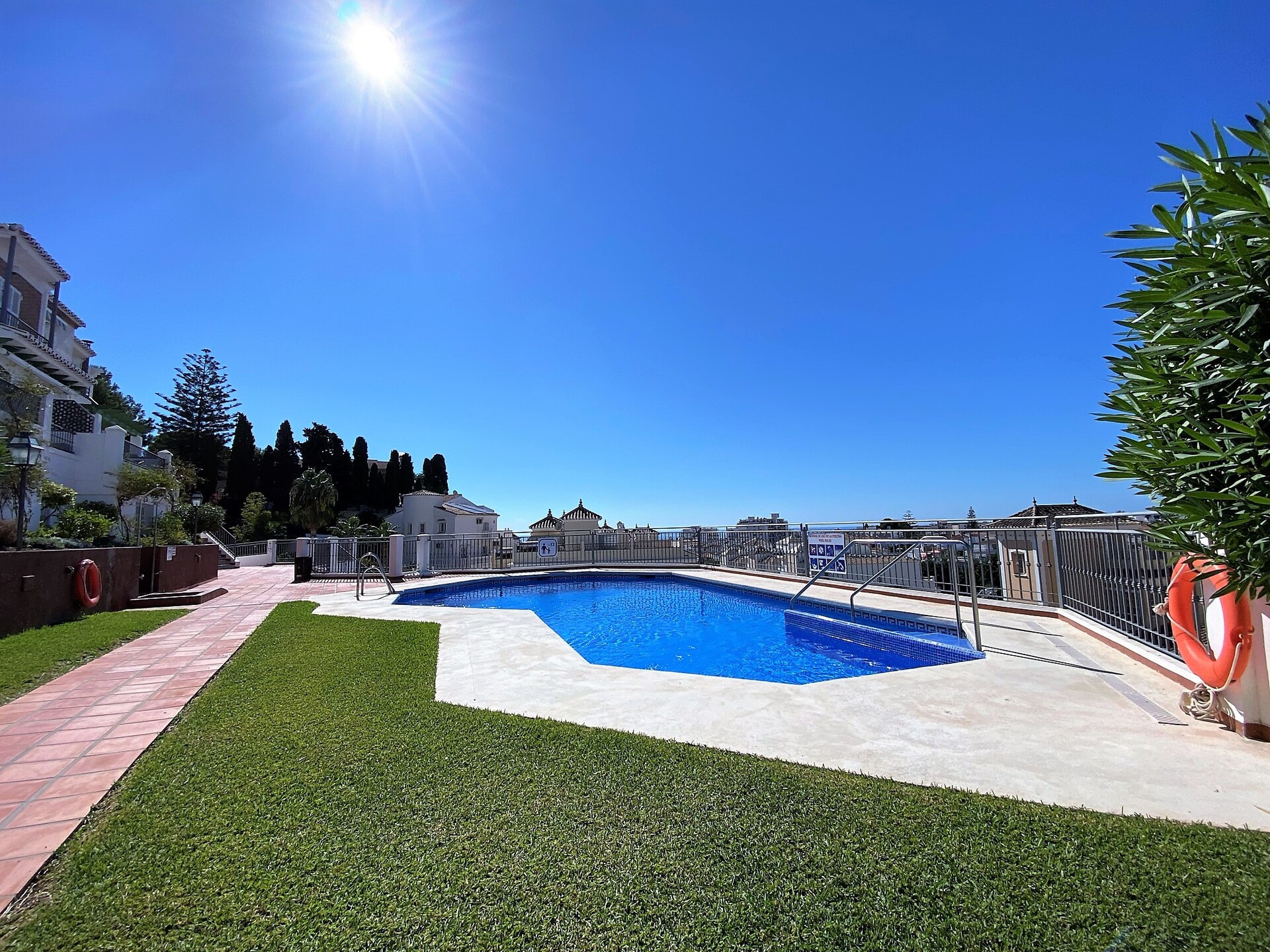 Zonnig vakantiehuis met panoramisch zeezicht in Nerja - foto 9