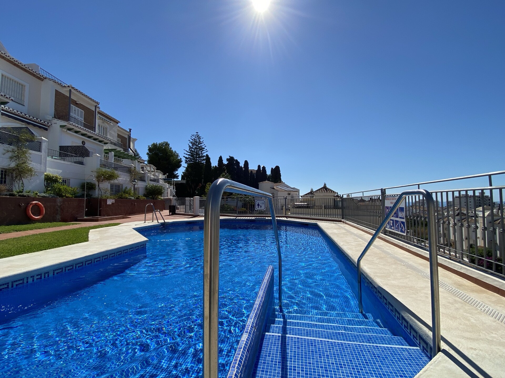 Zonnig vakantiehuis met panoramisch zeezicht in Nerja - foto 11